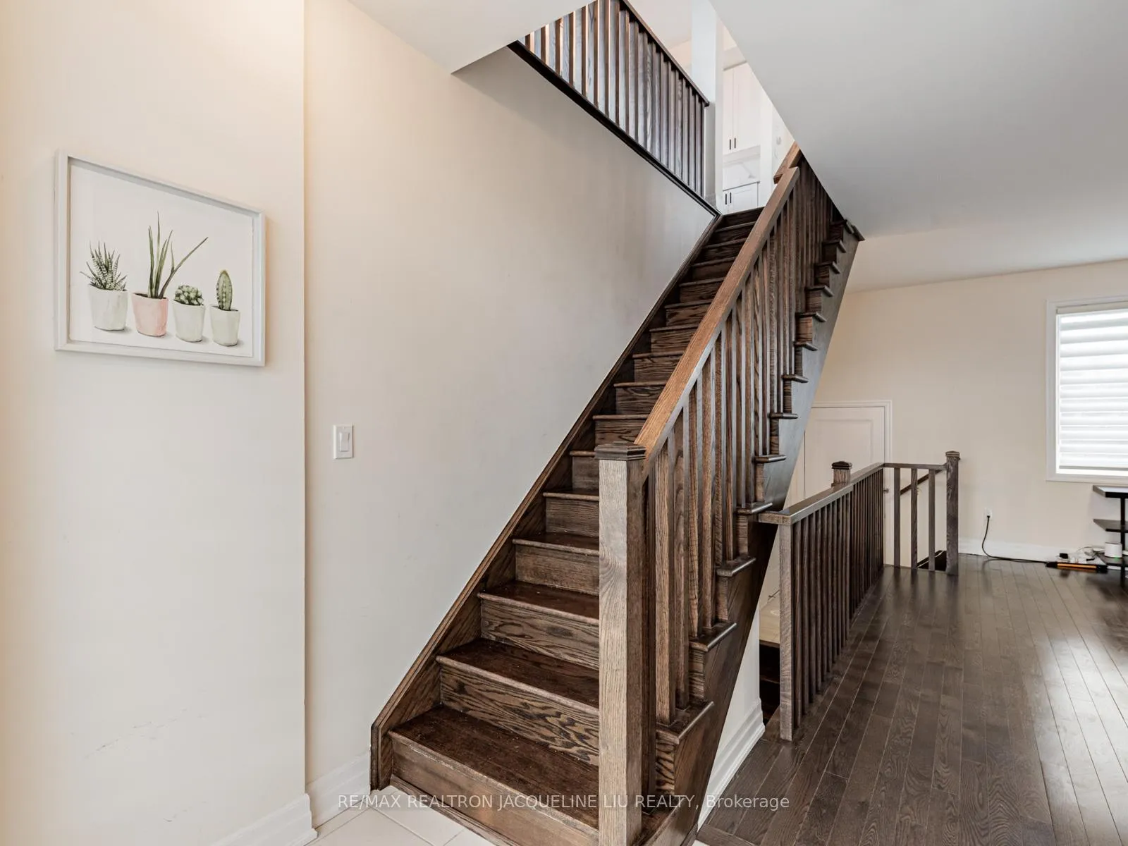 Photo 4 of 28 Juneau Street, Vaughan, East Woodbridge — HOMEH