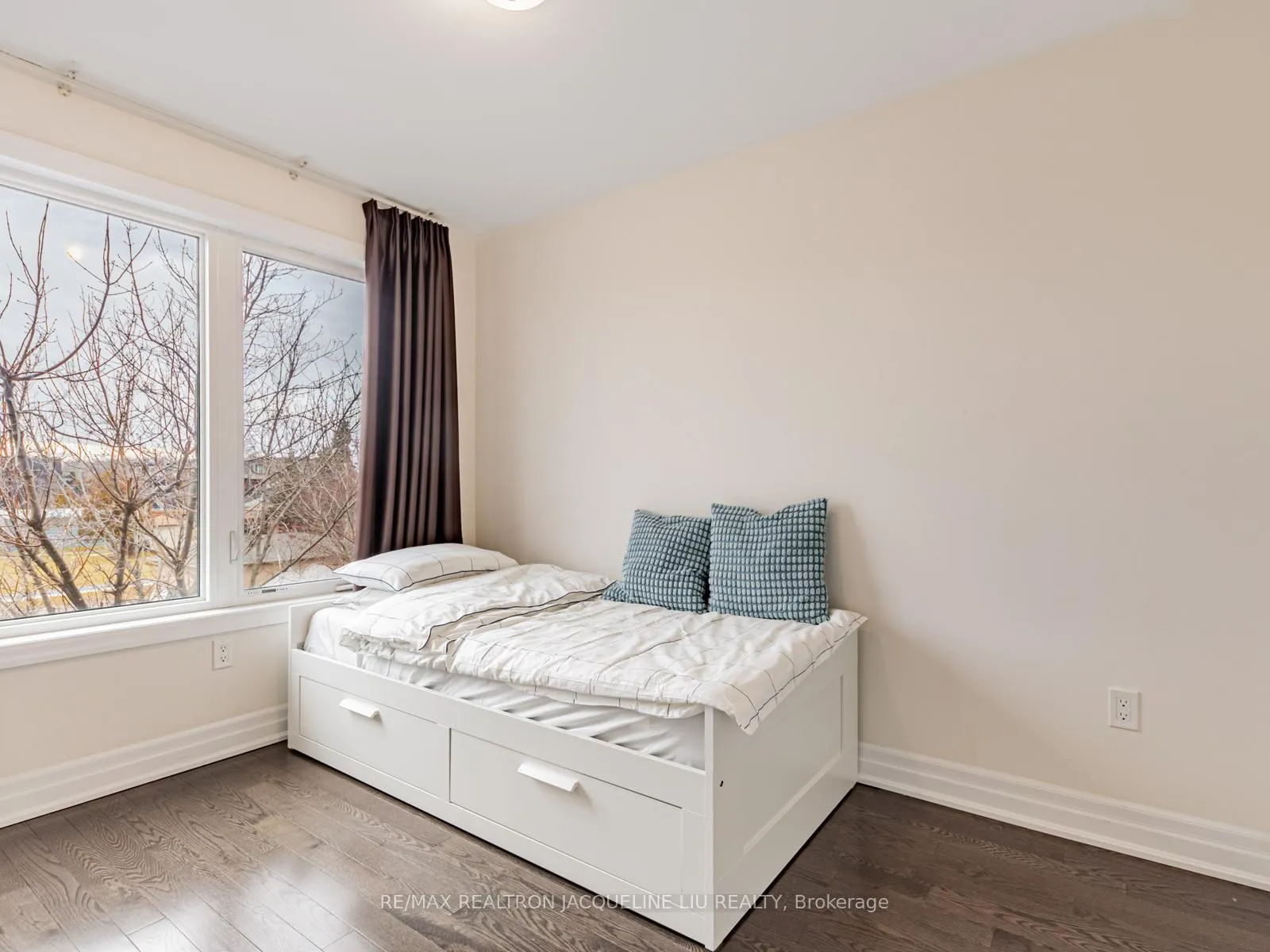 Photo 13 of 28 Juneau Street, Vaughan, East Woodbridge — HOMEH