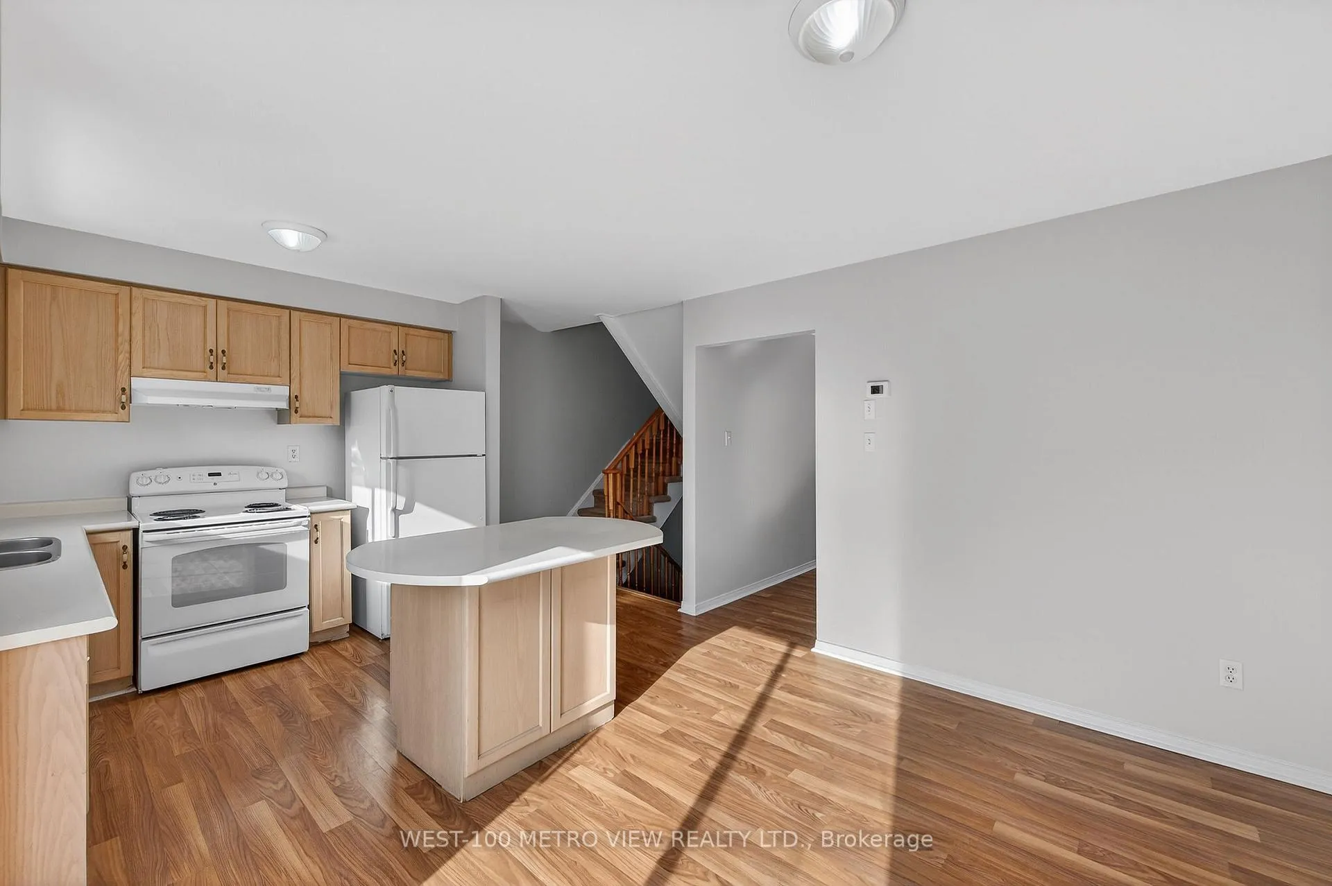 Photo 3 of 71 Roseheath Drive, Vaughan, Maple — HOMEH