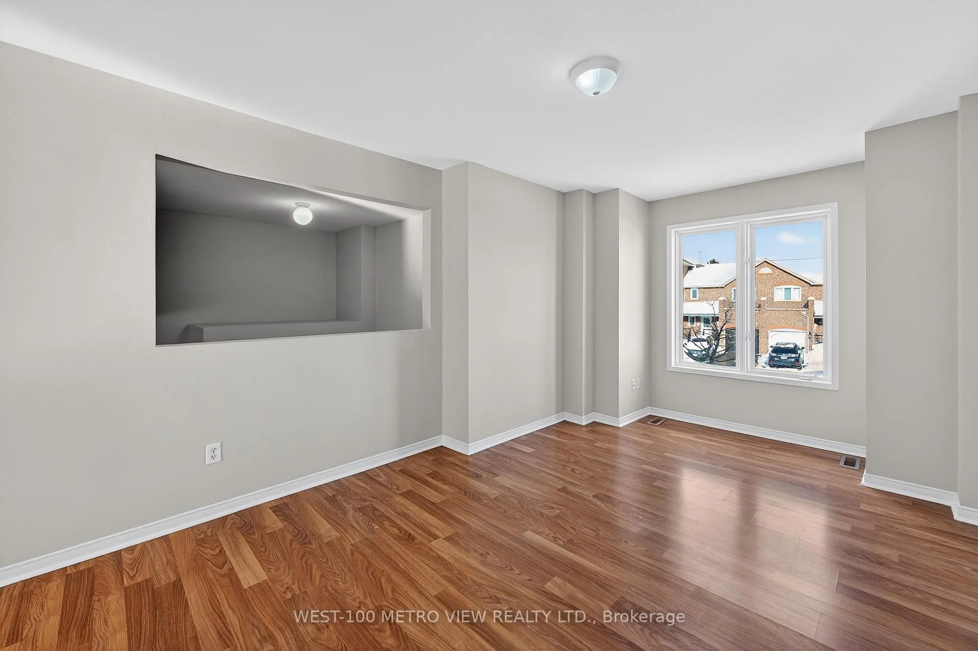Photo 4 of 71 Roseheath Drive, Vaughan, Maple — HOMEH