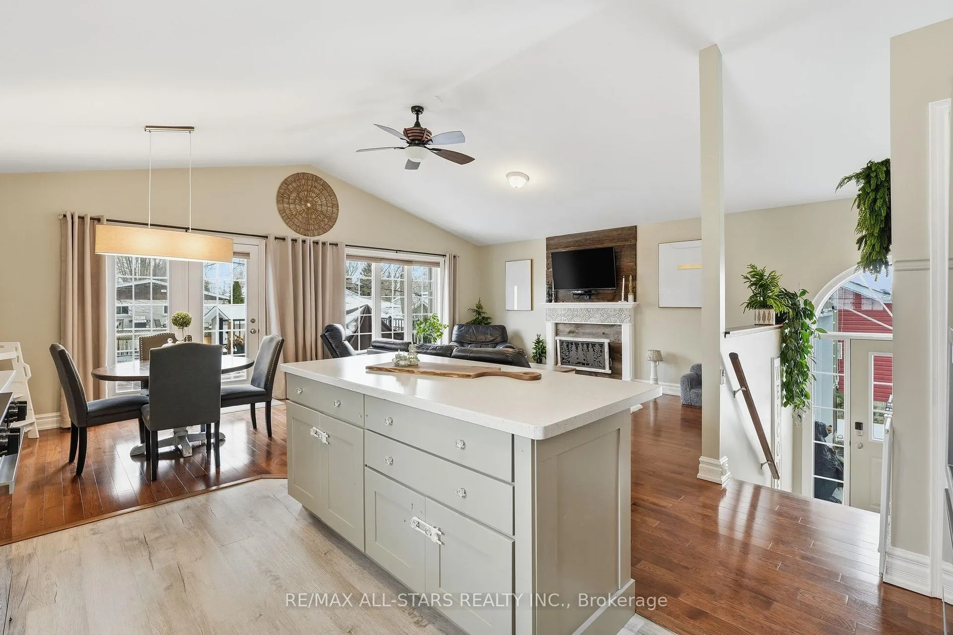 Photo 11 of 167 Silas Boulevard, Georgina, Keswick North — HOMEH