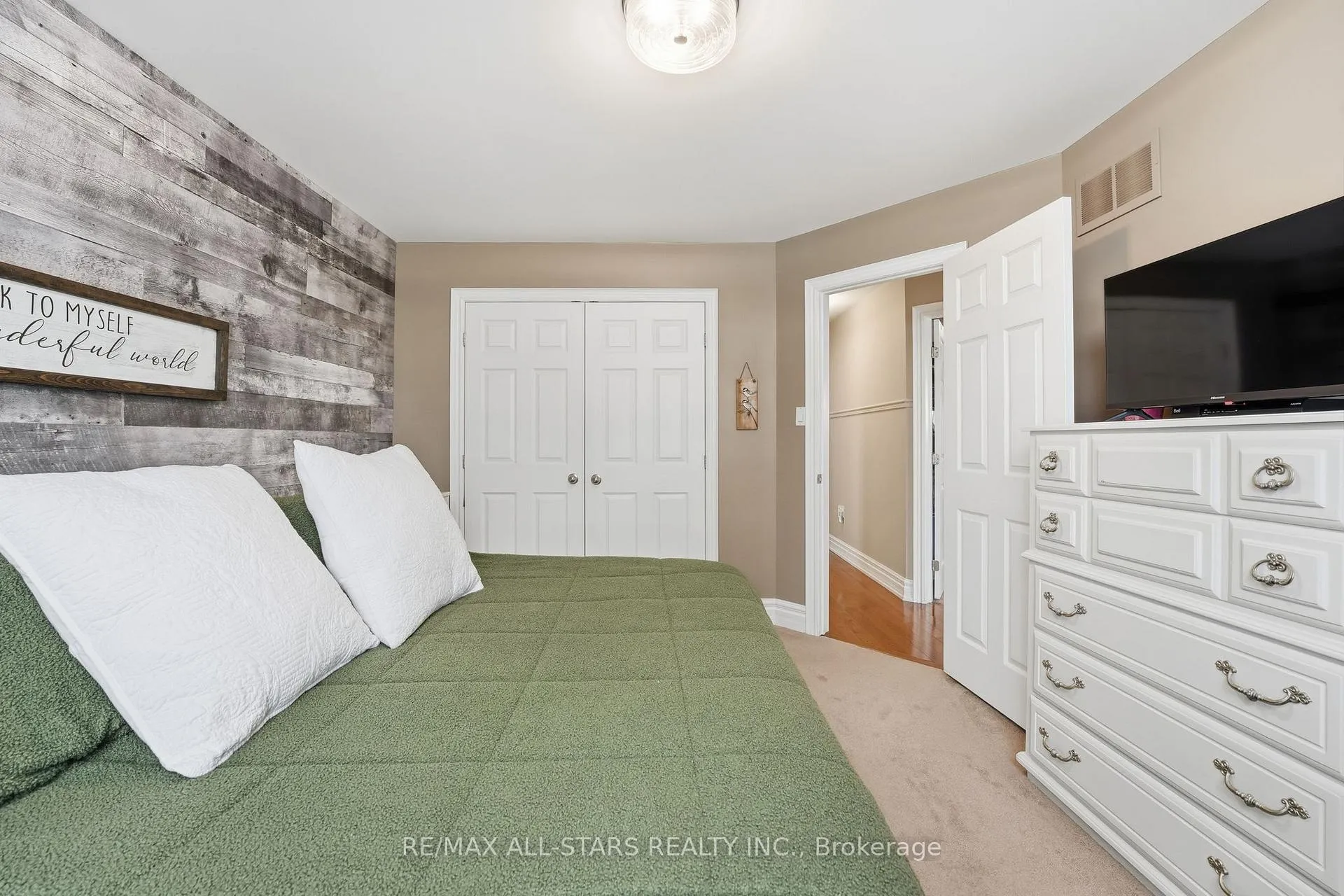 Photo 15 of 167 Silas Boulevard, Georgina, Keswick North — HOMEH