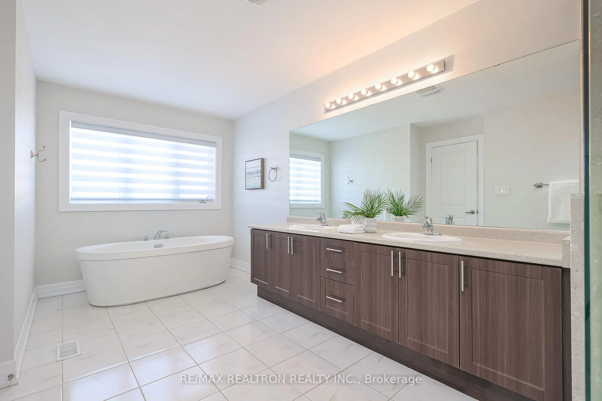 Photo 9 of 1024 Wickham Road, Innisfil, Rural Innisfil — HOMEH