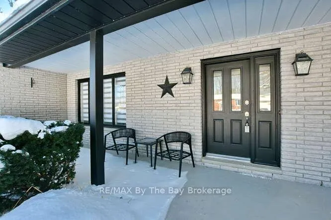 Photo 3 of 8 Azores Place, Wasaga Beach — HOMEH