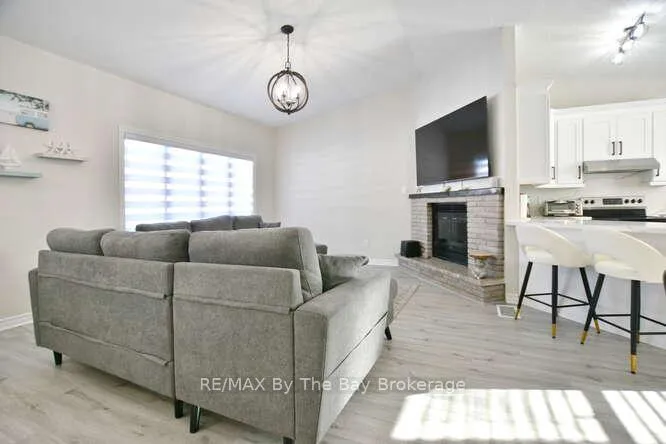 Photo 13 of 8 Azores Place, Wasaga Beach — HOMEH