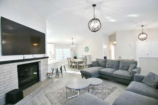 Photo 15 of 8 Azores Place, Wasaga Beach — HOMEH