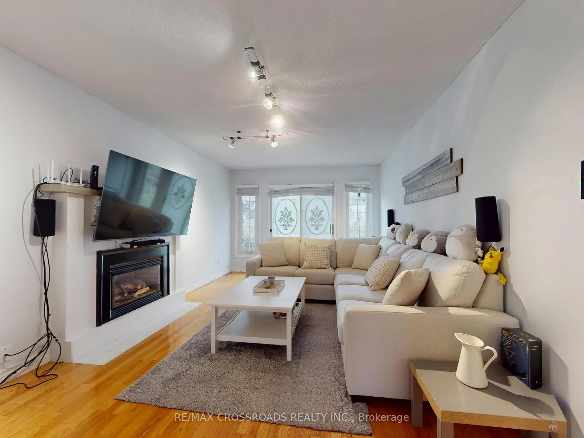 Photo 4 of 500 Lightfoot Place, Pickering, Woodlands — HOMEH