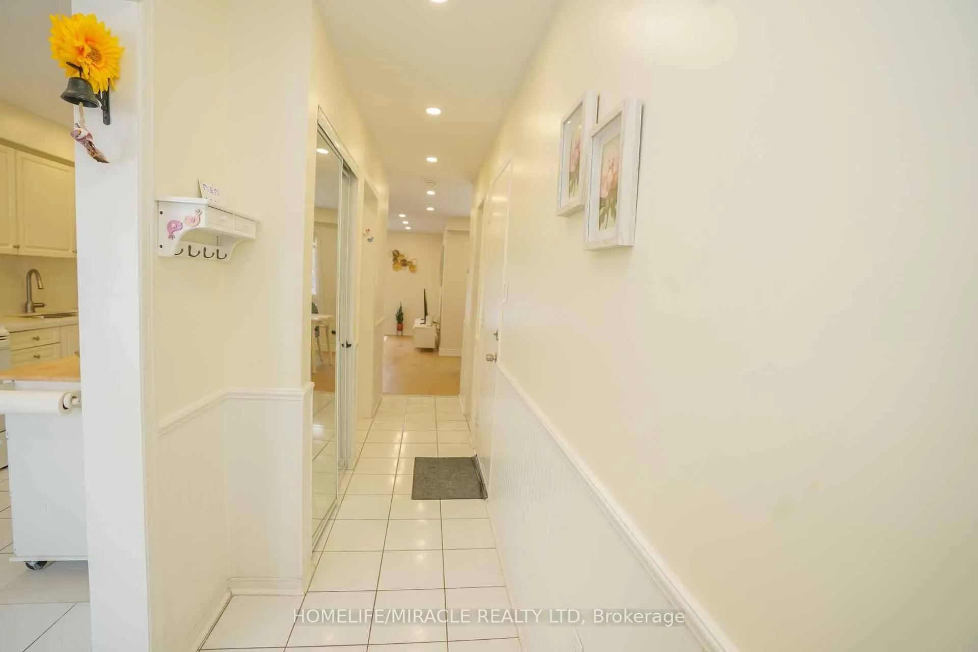Photo 3 of 40 Gardenia Way, Caledon, Rural Caledon — HOMEH