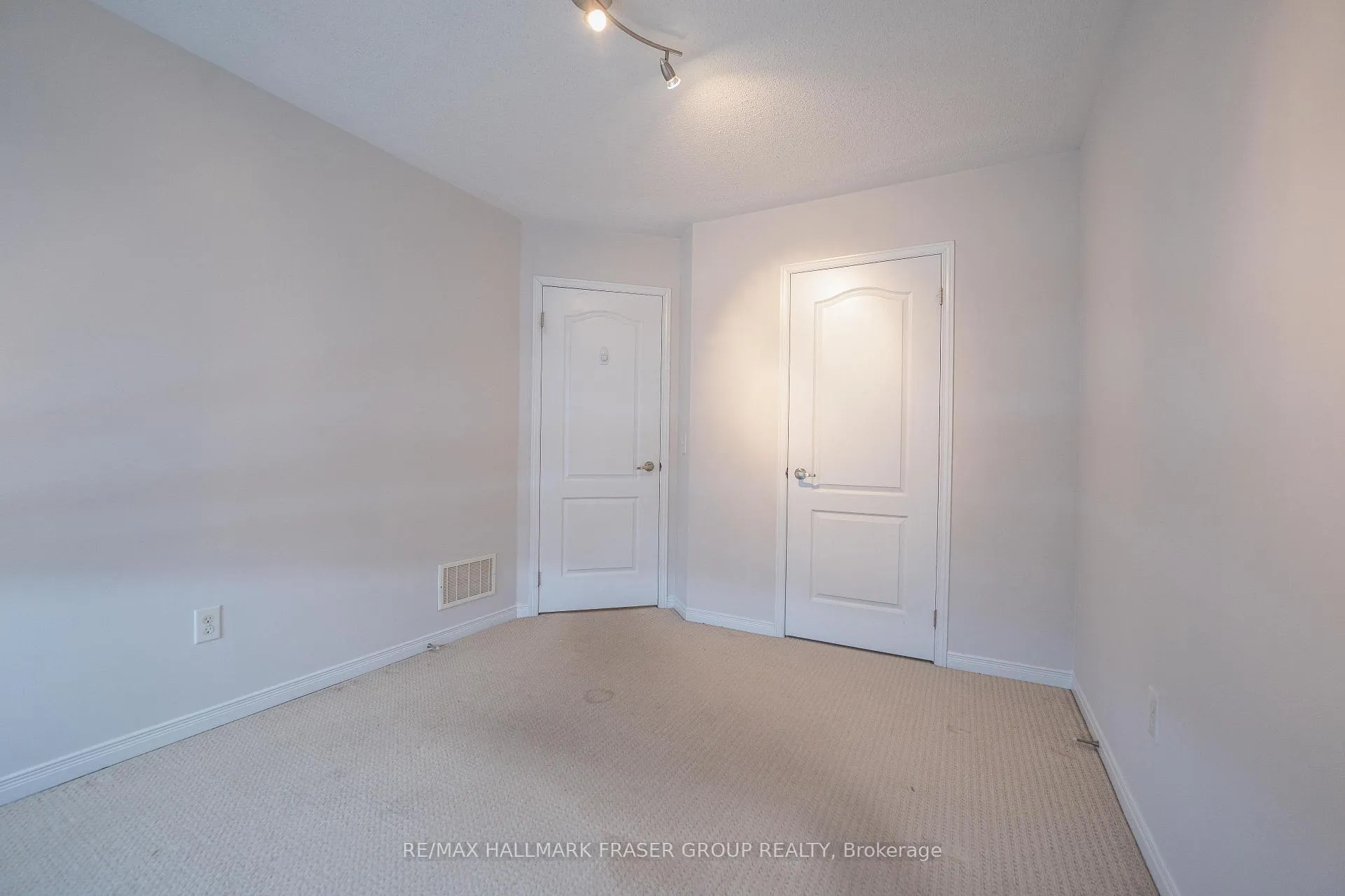 Photo 25 of 41 Stanhope Street, Whitby, Port Whitby — HOMEH