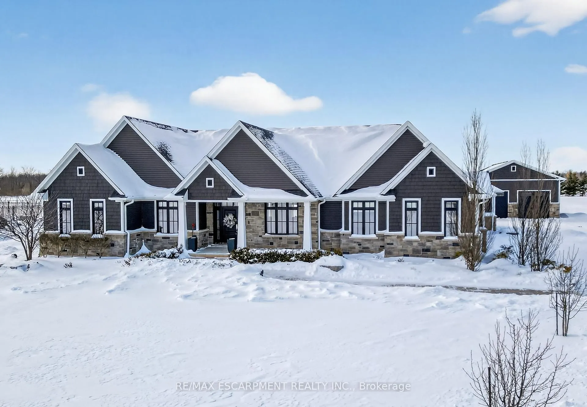 Photo 1 of 224 Mountain Road, Grimsby, Grimsby Escarpment — HOMEH