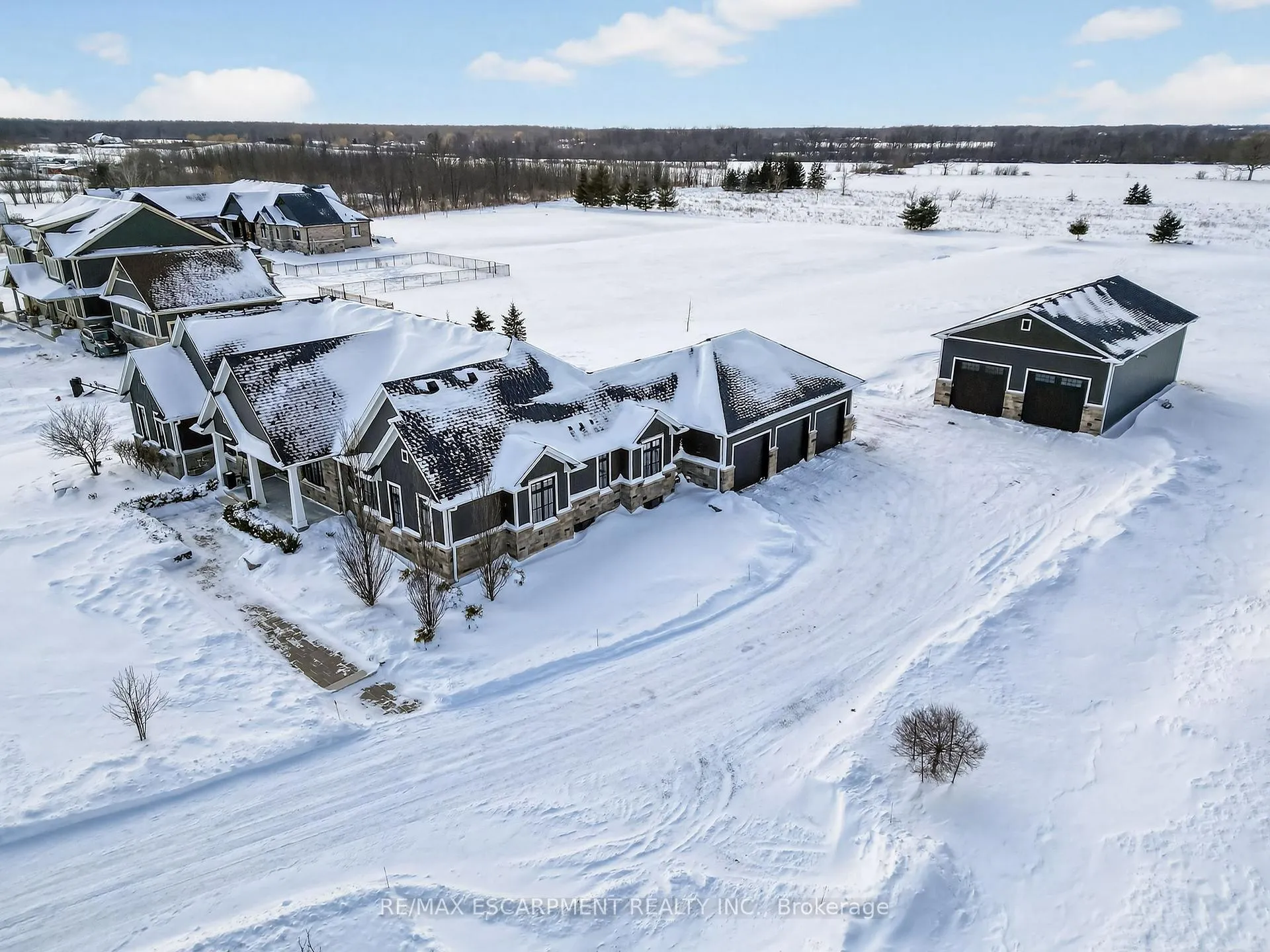 Photo 2 of 224 Mountain Road, Grimsby, Grimsby Escarpment — HOMEH
