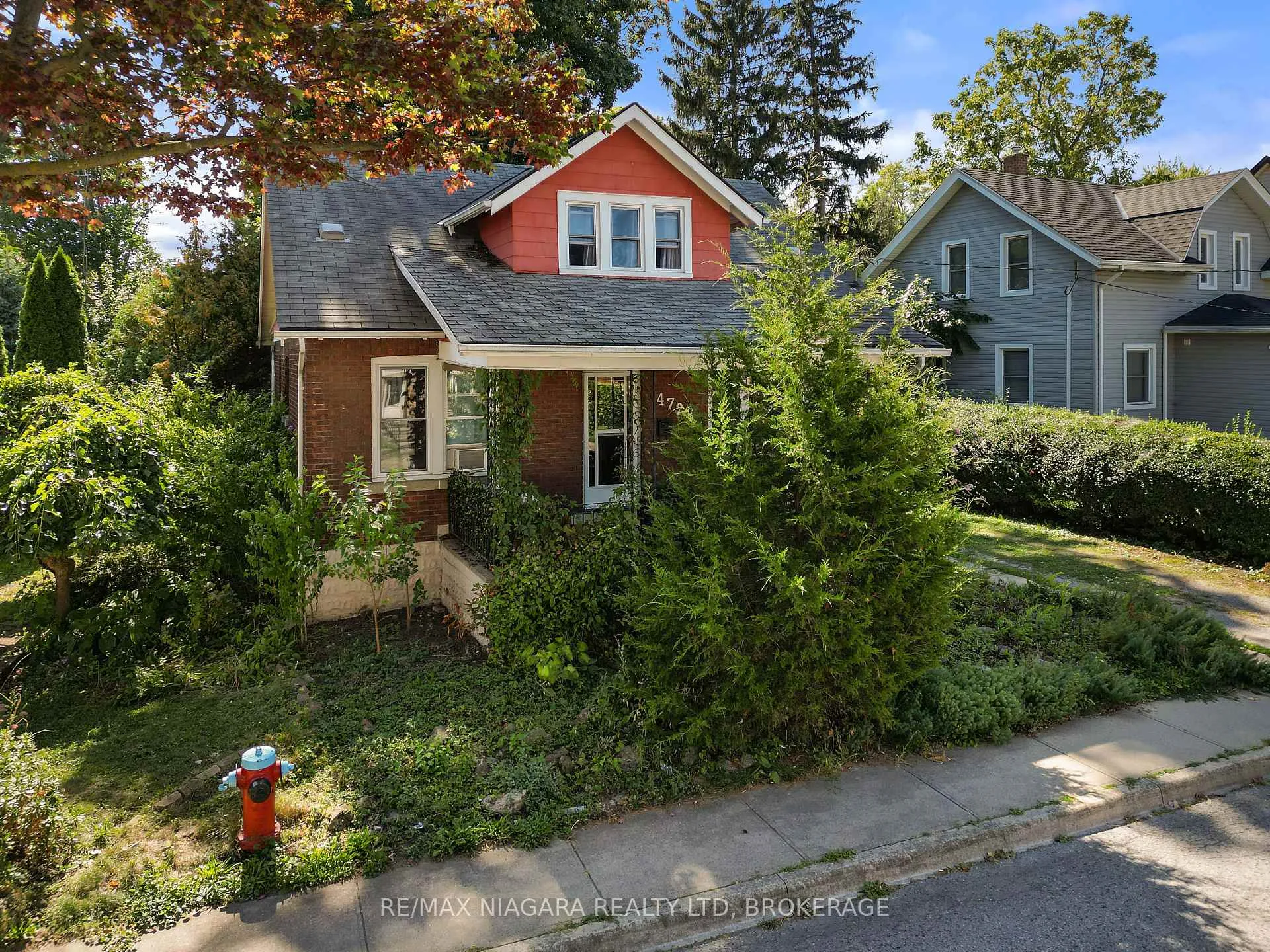 Photo 4 of 4722 Ryerson Crescent, Niagara Falls, Downtown — HOMEH