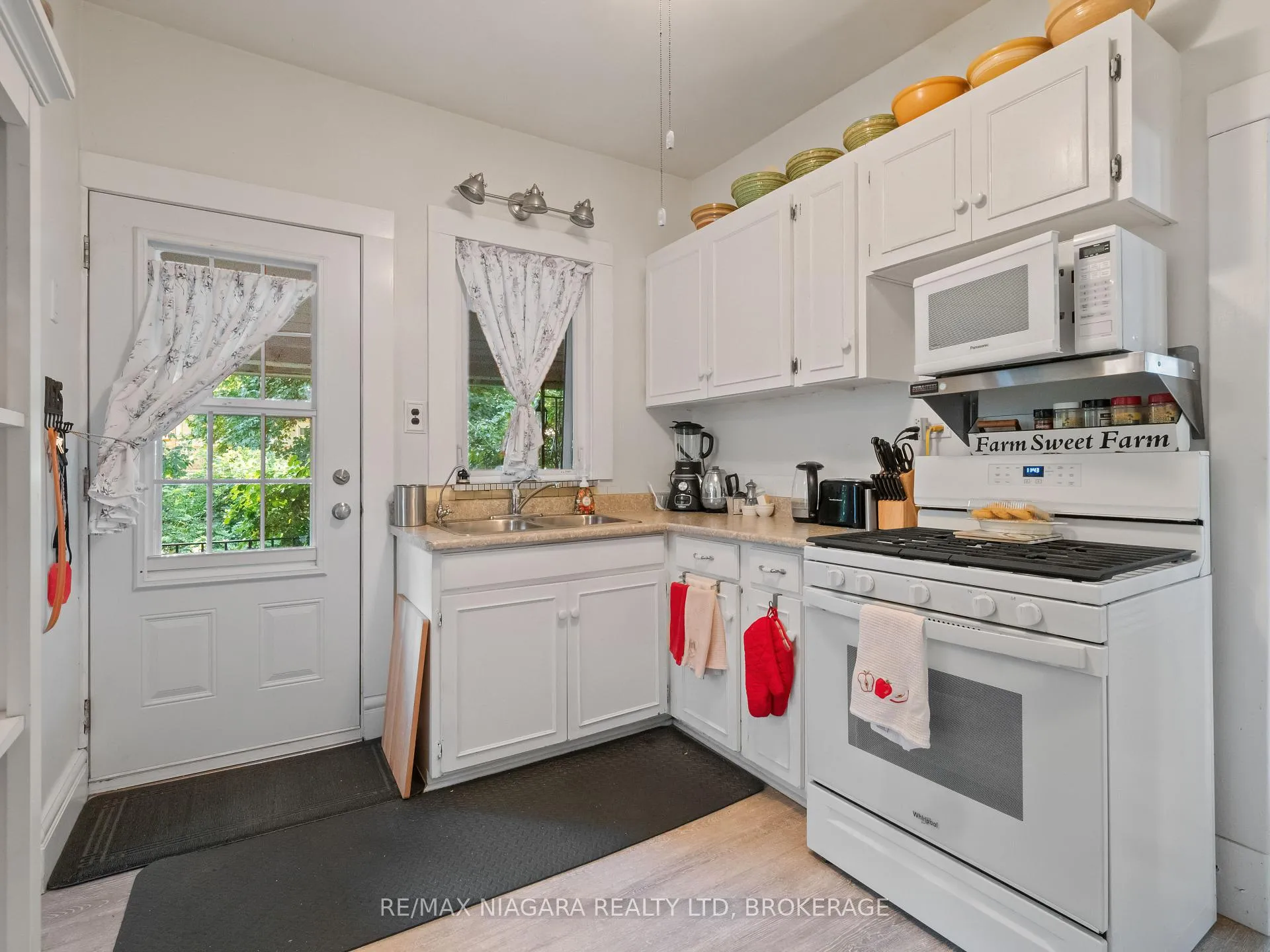 Photo 12 of 4722 Ryerson Crescent, Niagara Falls, Downtown — HOMEH