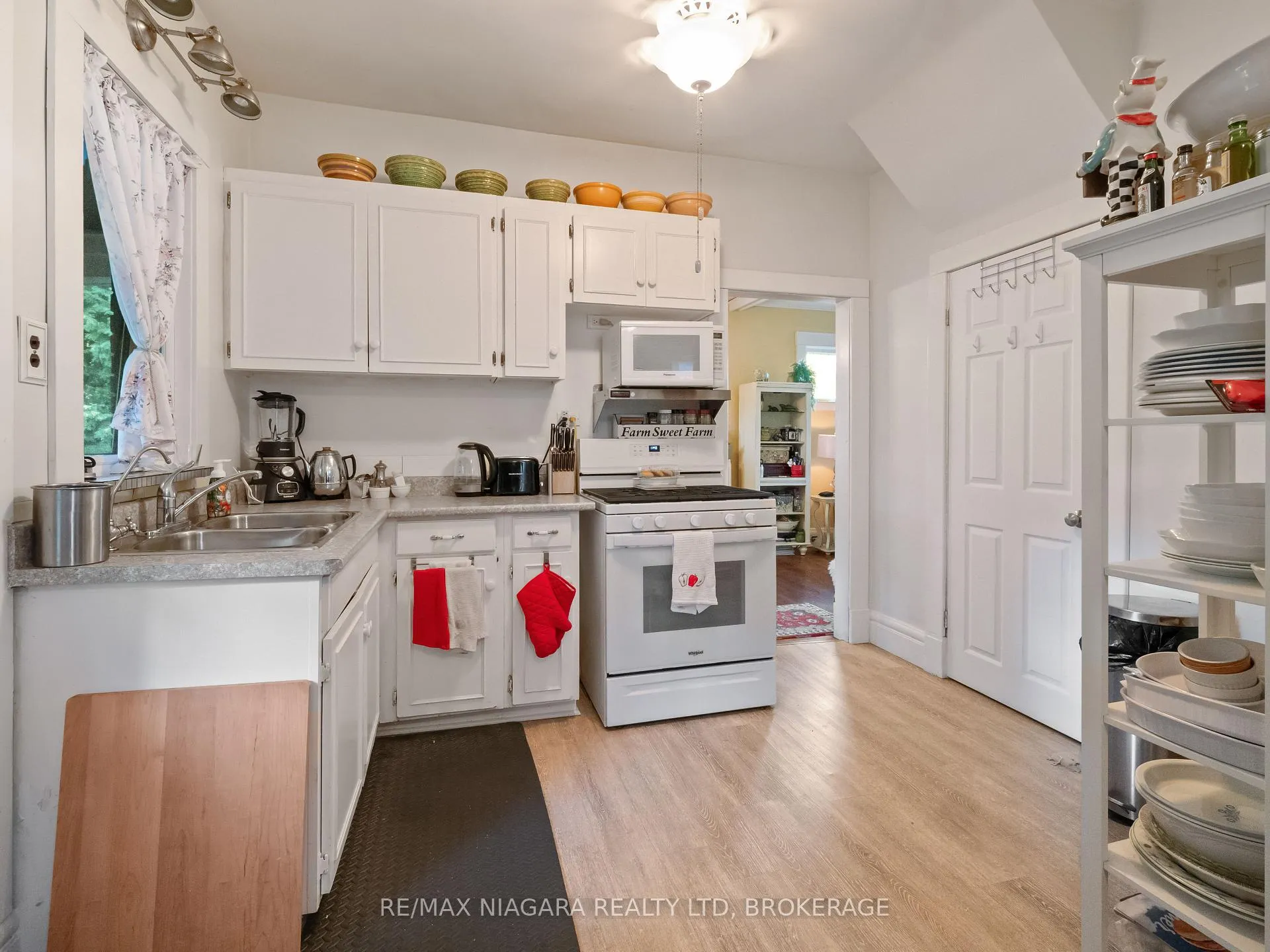Photo 13 of 4722 Ryerson Crescent, Niagara Falls, Downtown — HOMEH