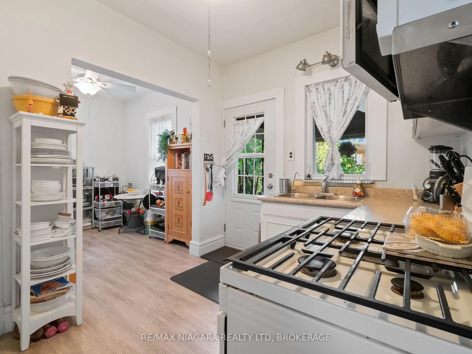 Photo 14 of 4722 Ryerson Crescent, Niagara Falls, Downtown — HOMEH