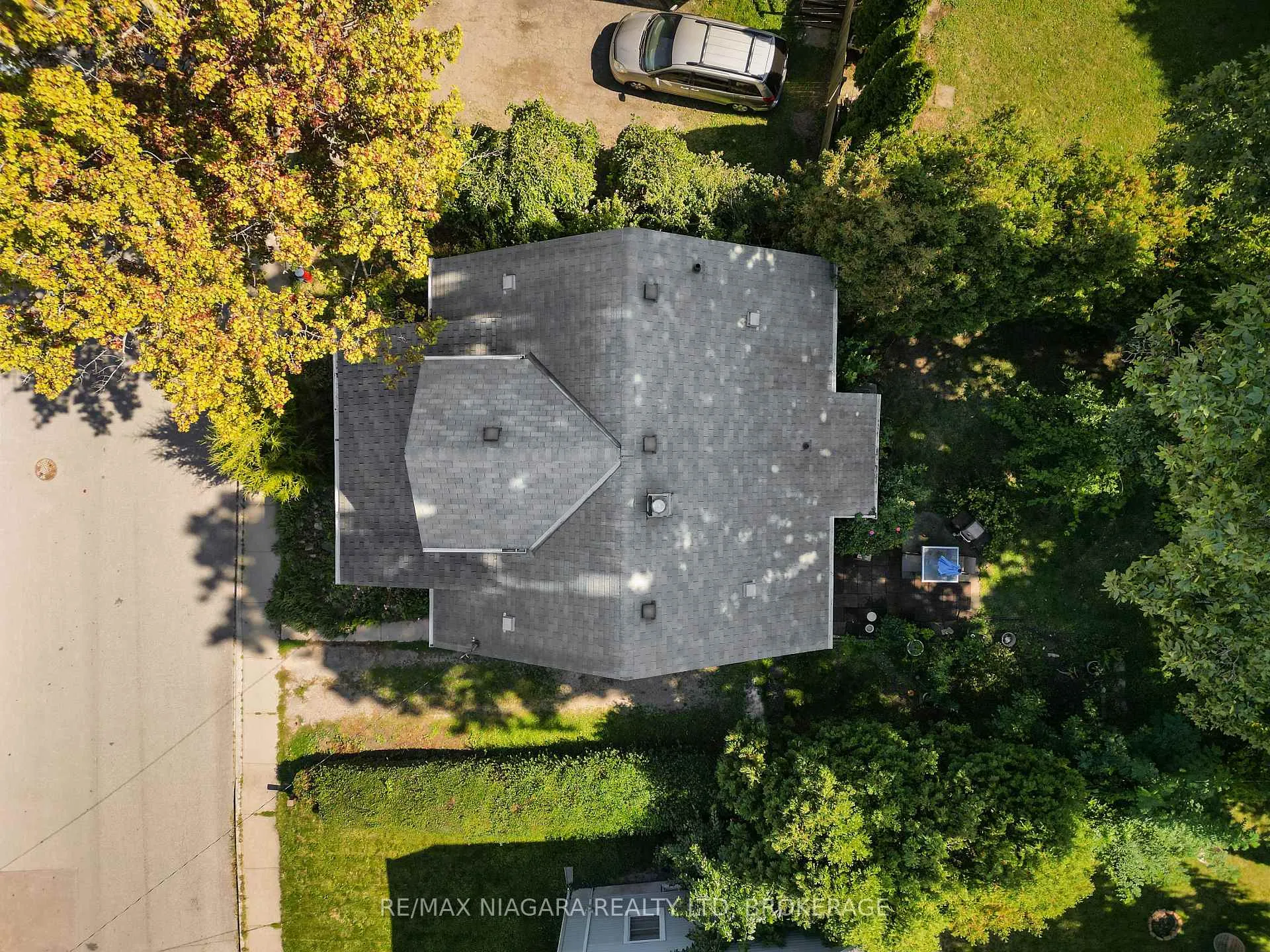Photo 31 of 4722 Ryerson Crescent, Niagara Falls, Downtown — HOMEH