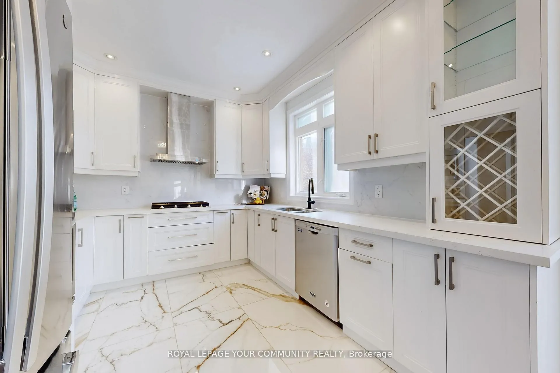 Photo 4 of 10 Auburndale Drive, Vaughan, Patterson — HOMEH
