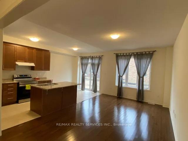 Photo 4 of 20 Truffle Court, Brampton, Northwest Brampton — HOMEH