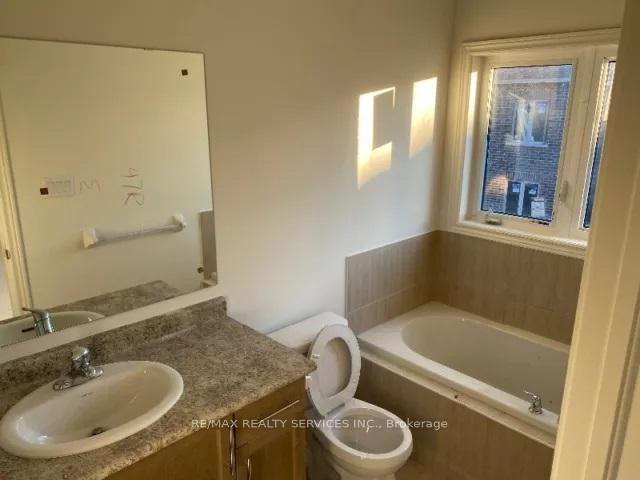 Photo 7 of 20 Truffle Court, Brampton, Northwest Brampton — HOMEH