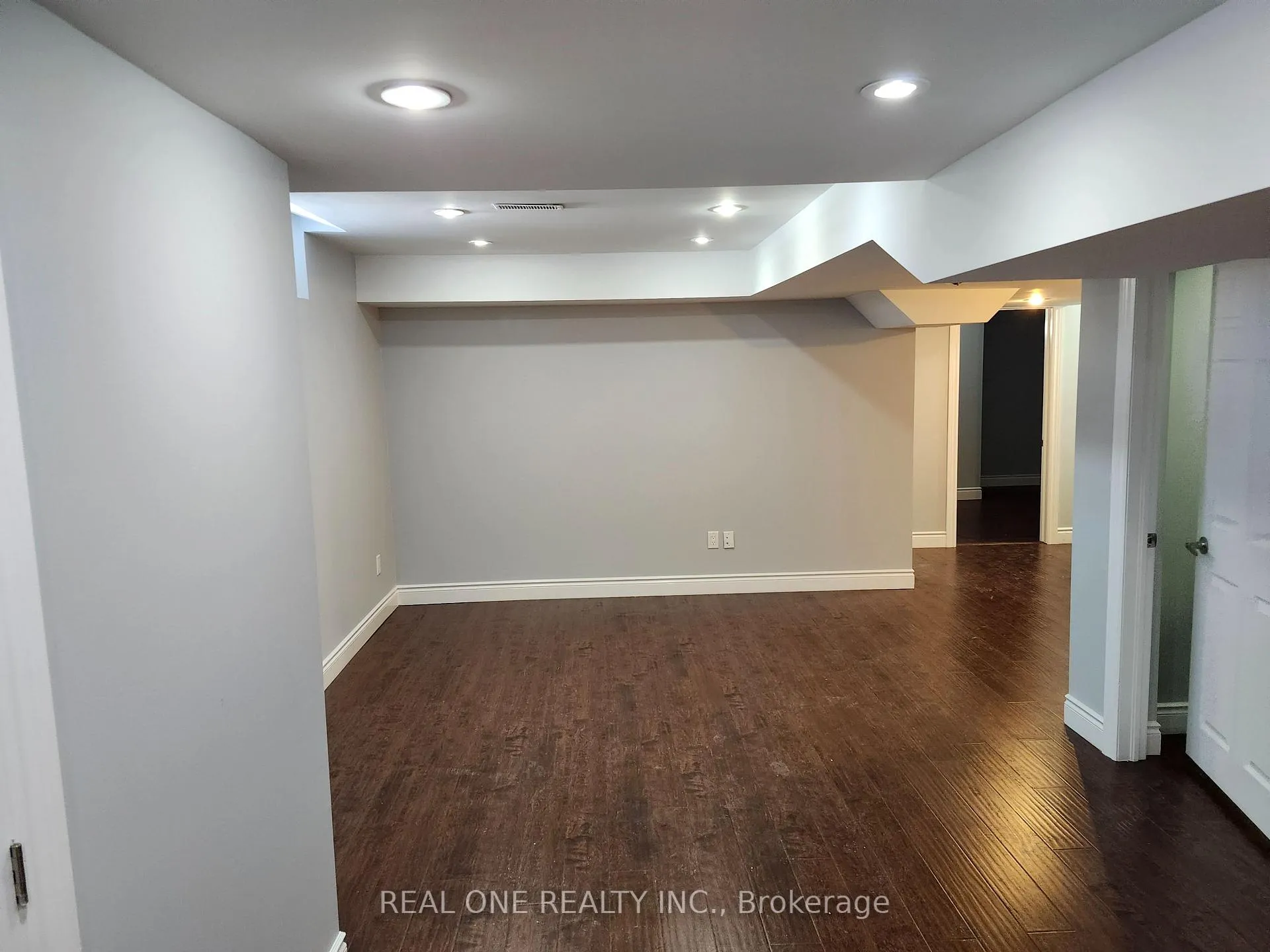 Photo 2 of 107 Golden Orchard(Bsmt) Rd, Vaughan, Patterson — HOMEH