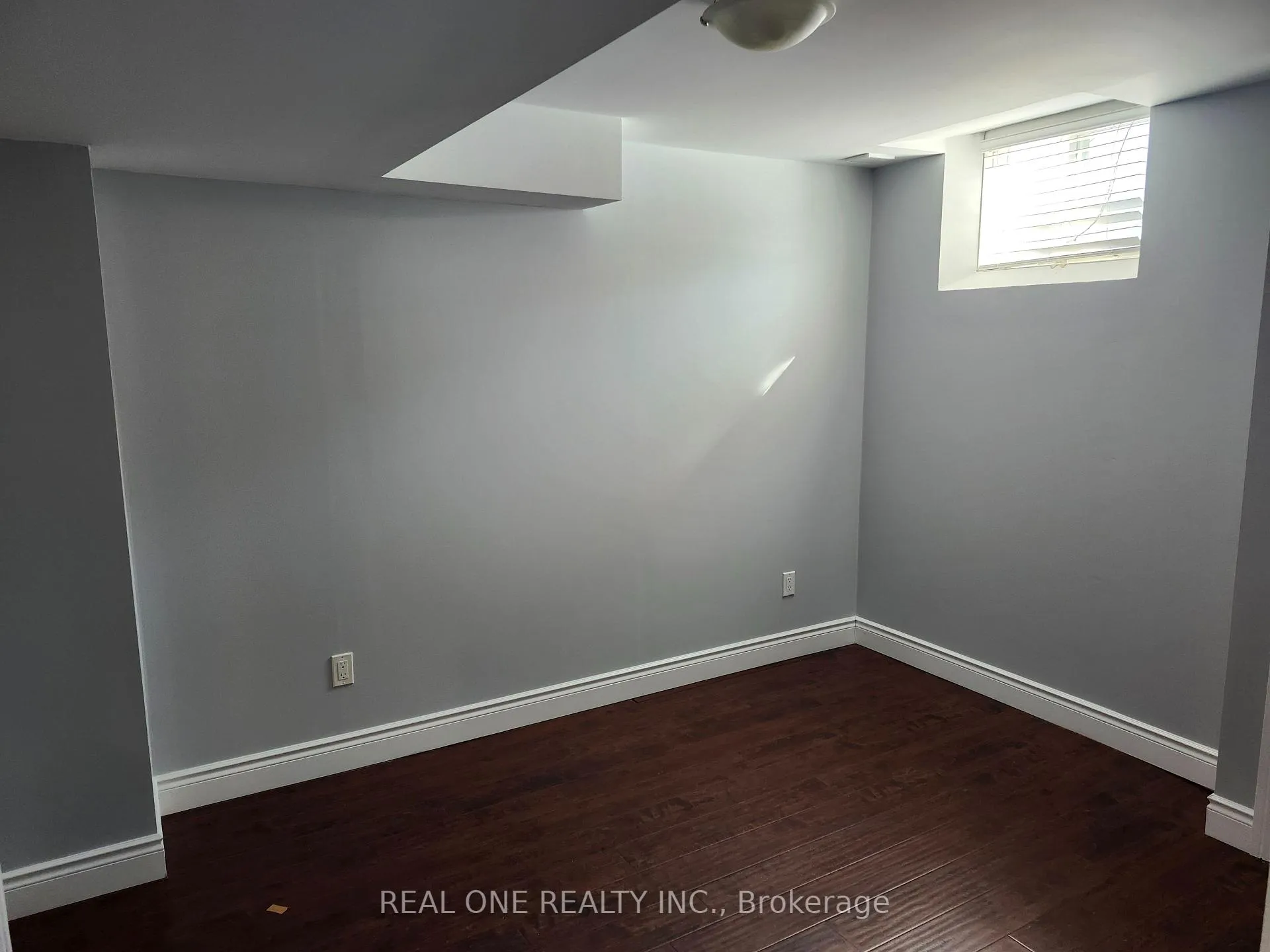 Photo 5 of 107 Golden Orchard(Bsmt) Rd, Vaughan, Patterson — HOMEH