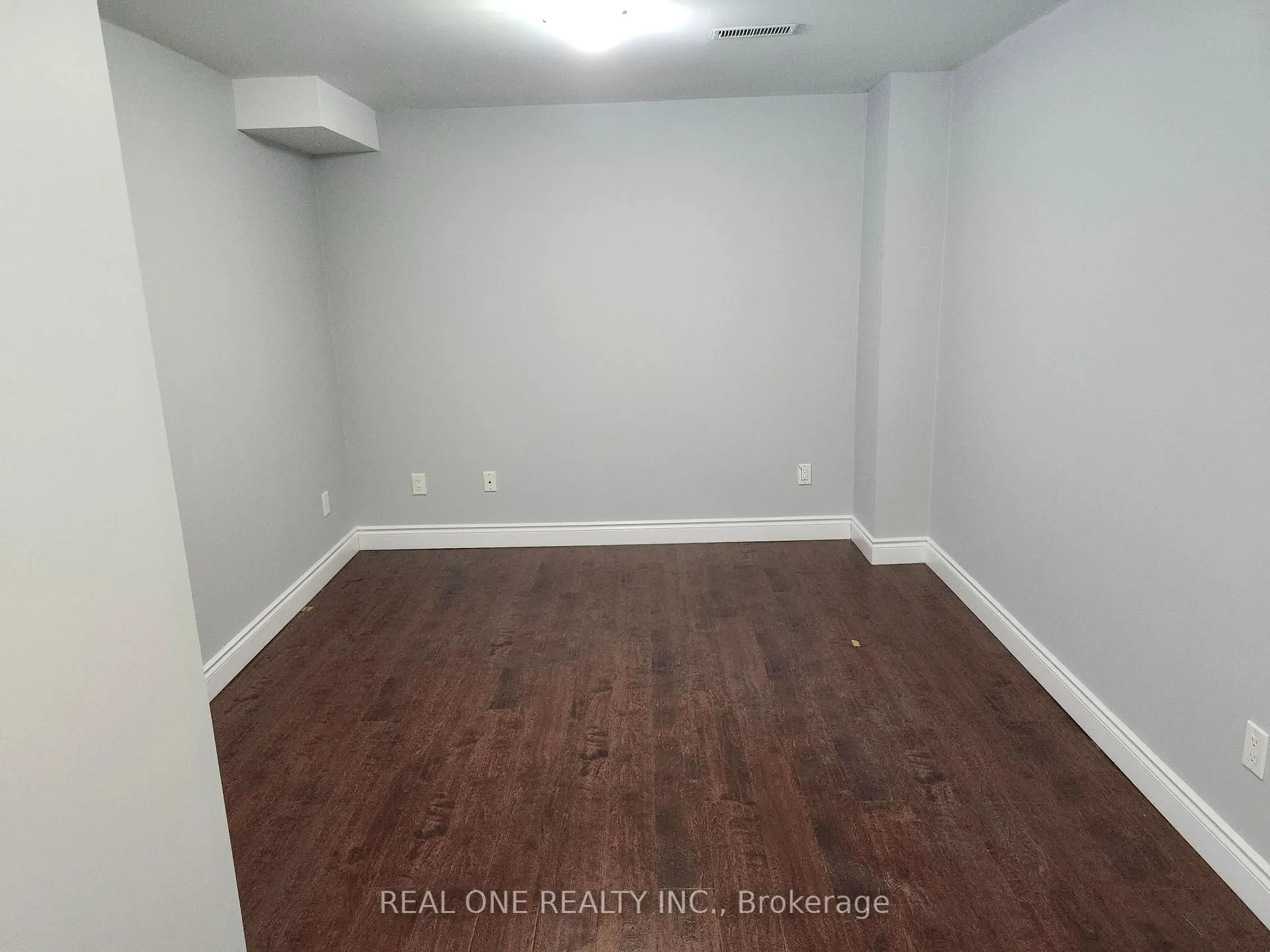 Photo 6 of 107 Golden Orchard(Bsmt) Rd, Vaughan, Patterson — HOMEH