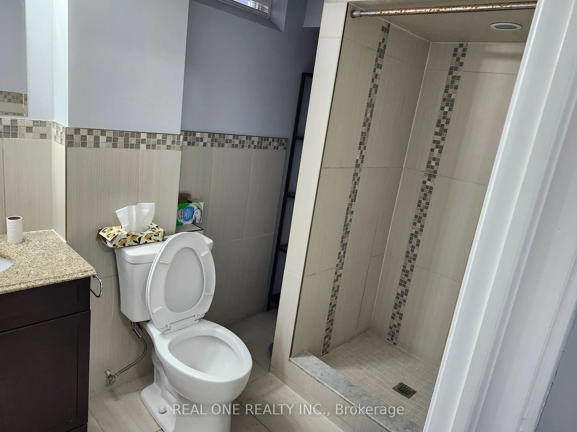 Photo 7 of 107 Golden Orchard(Bsmt) Rd, Vaughan, Patterson — HOMEH