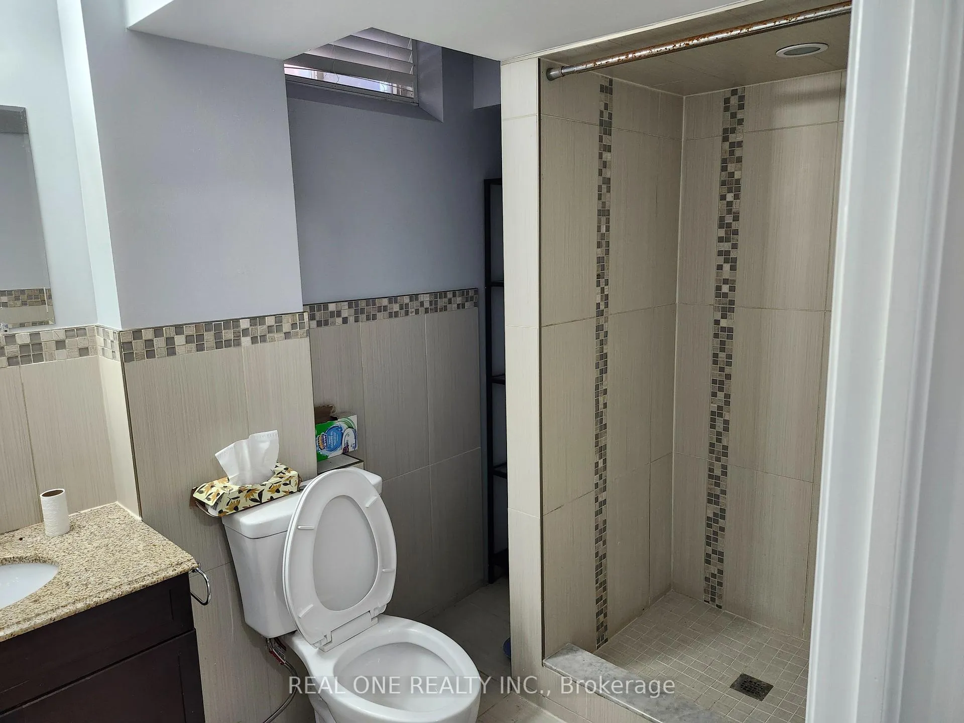 Photo 8 of 107 Golden Orchard(Bsmt) Rd, Vaughan, Patterson — HOMEH