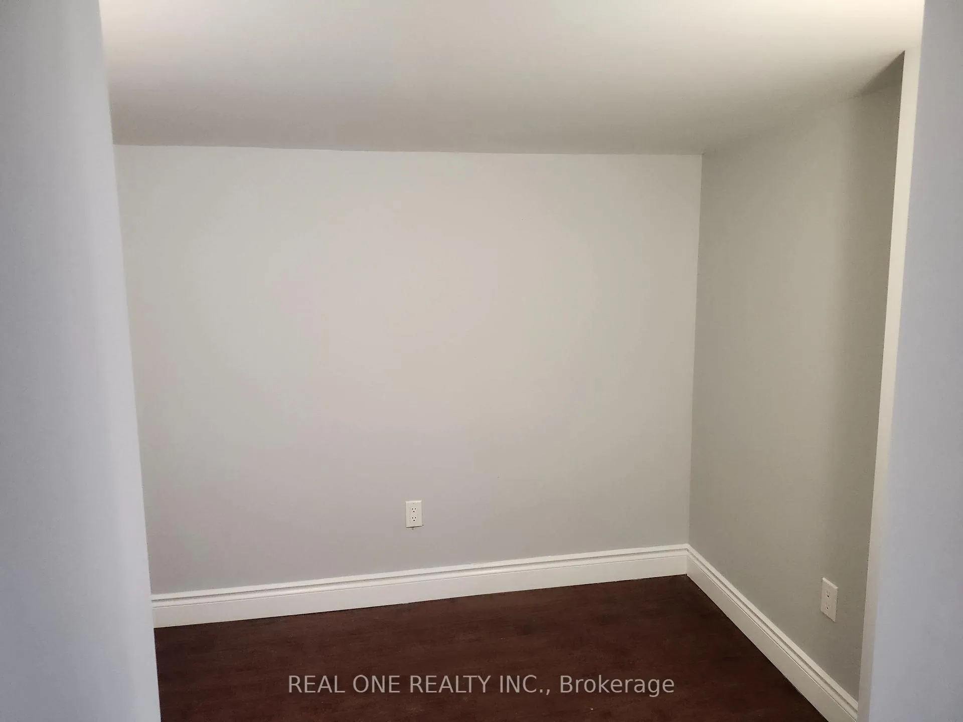 Photo 10 of 107 Golden Orchard(Bsmt) Rd, Vaughan, Patterson — HOMEH