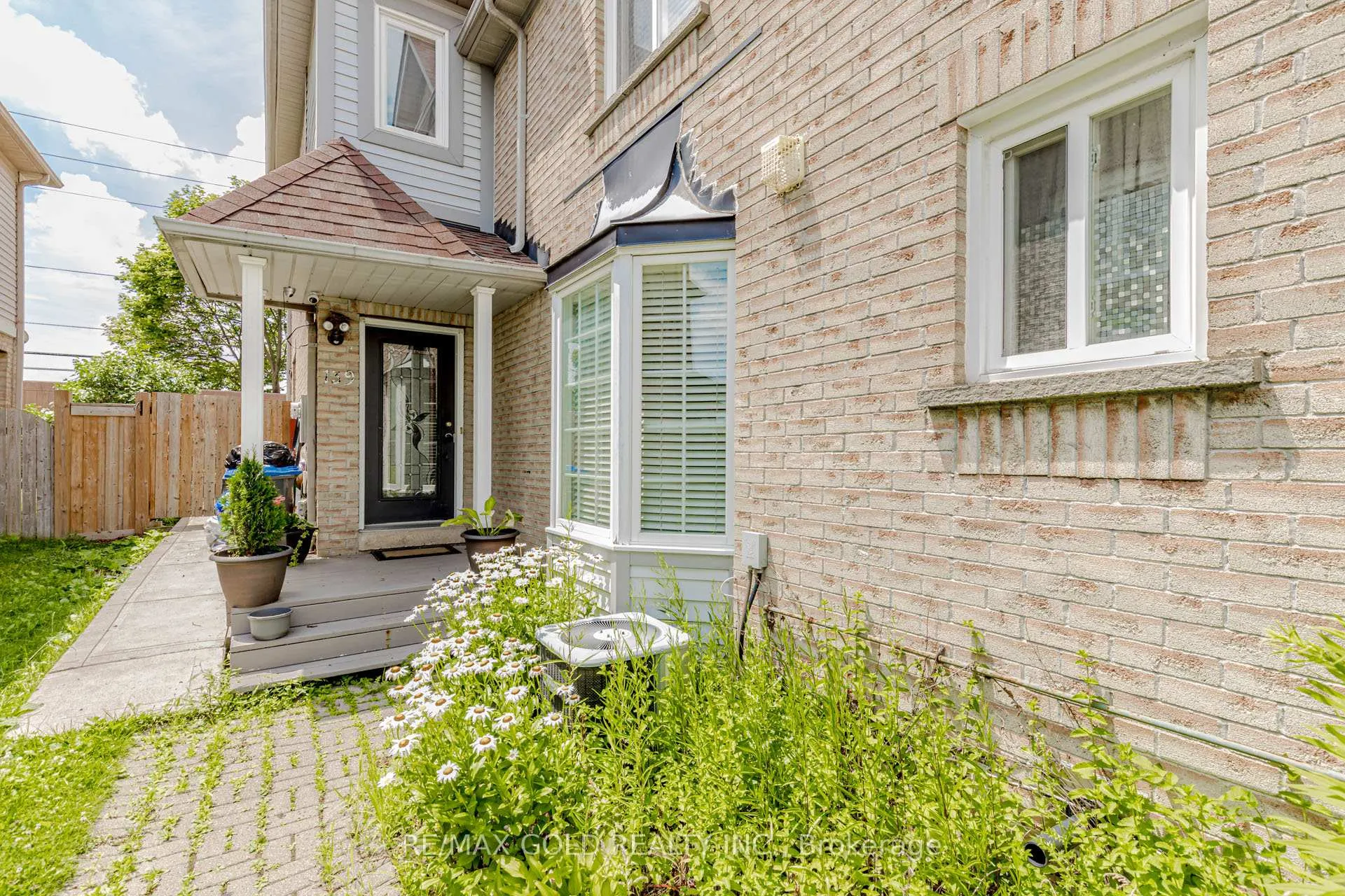 Photo 3 of 139 Chipmunk Crescent, Brampton, Sandringham-Wellington — HOMEH