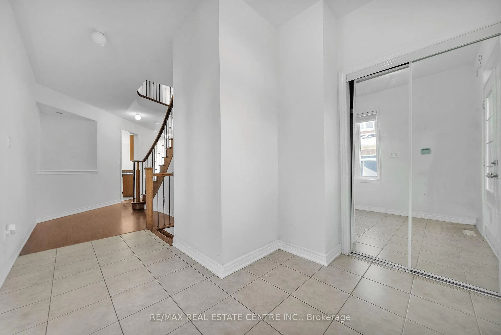Photo 4 of 450 Tilt Point, Milton, Scott — HOMEH