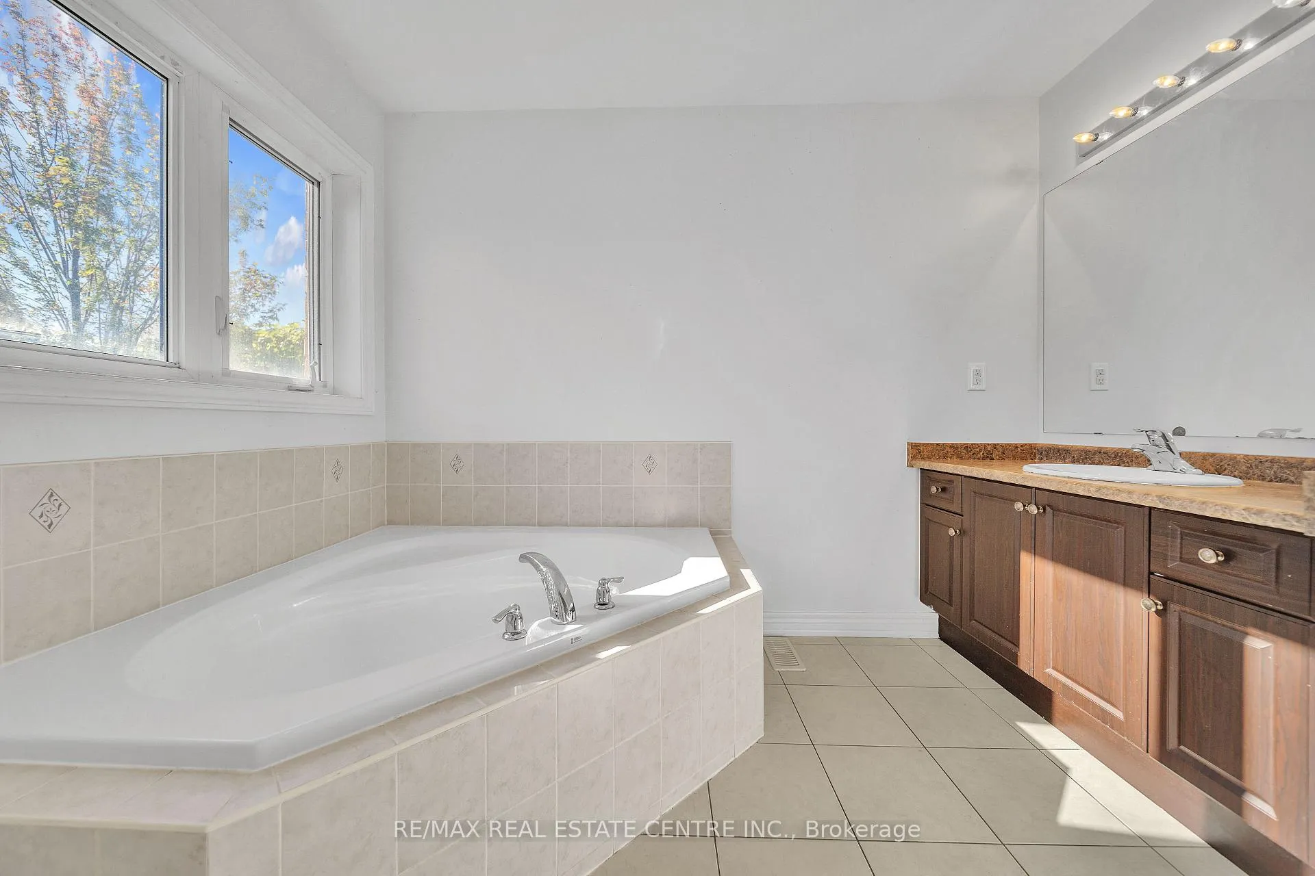 Photo 26 of 450 Tilt Point, Milton, Scott — HOMEH