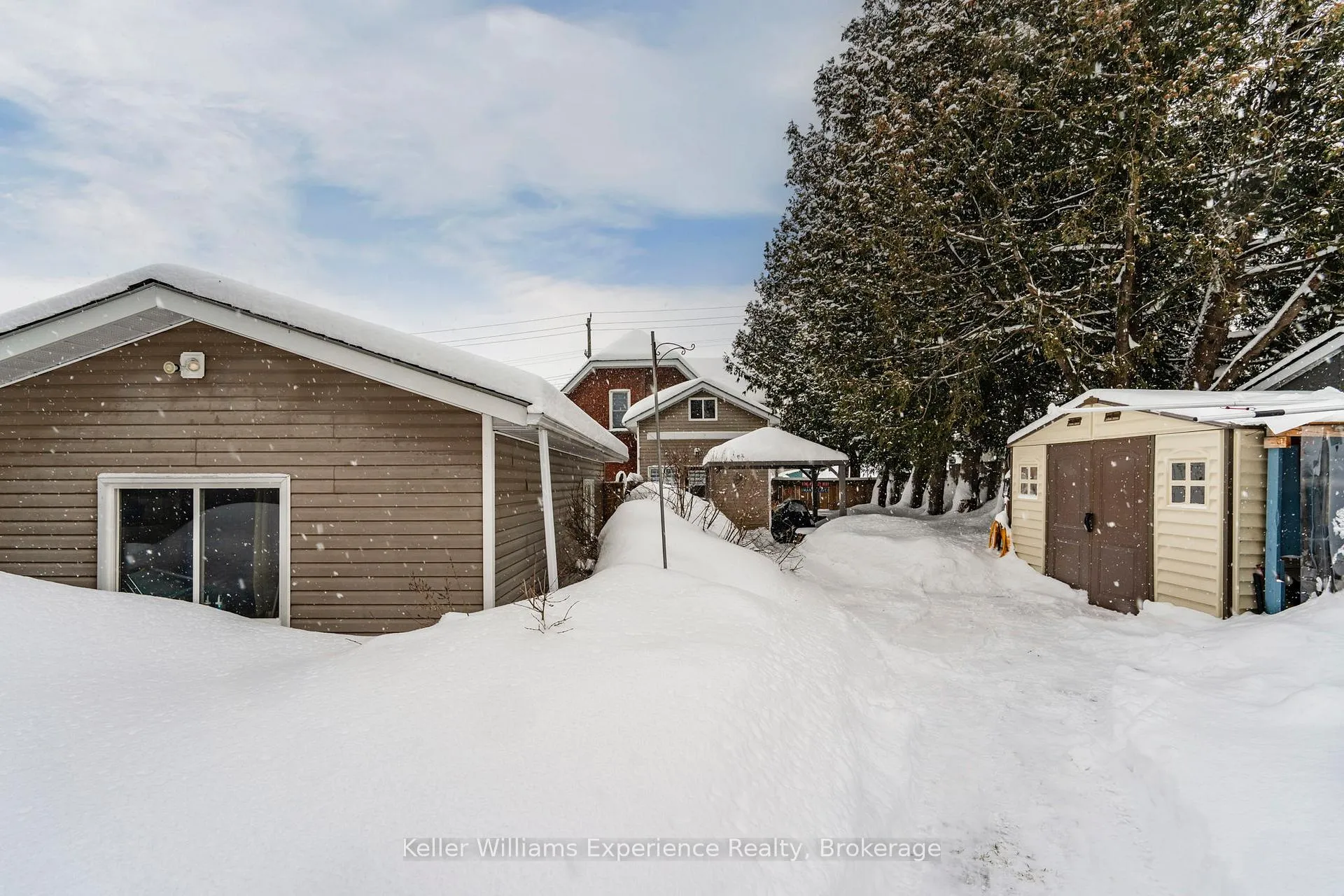 Photo 32 of 196 Fourth Street, Midland — HOMEH