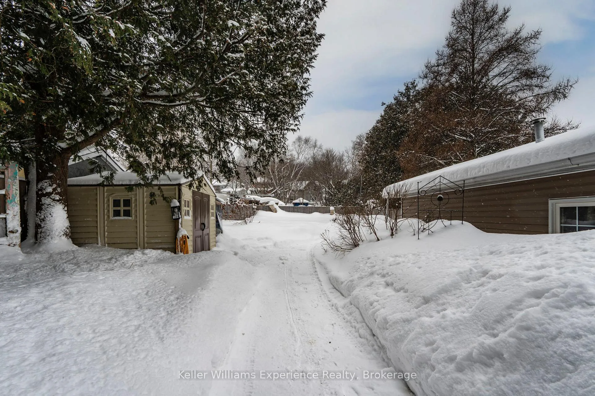 Photo 35 of 196 Fourth Street, Midland — HOMEH