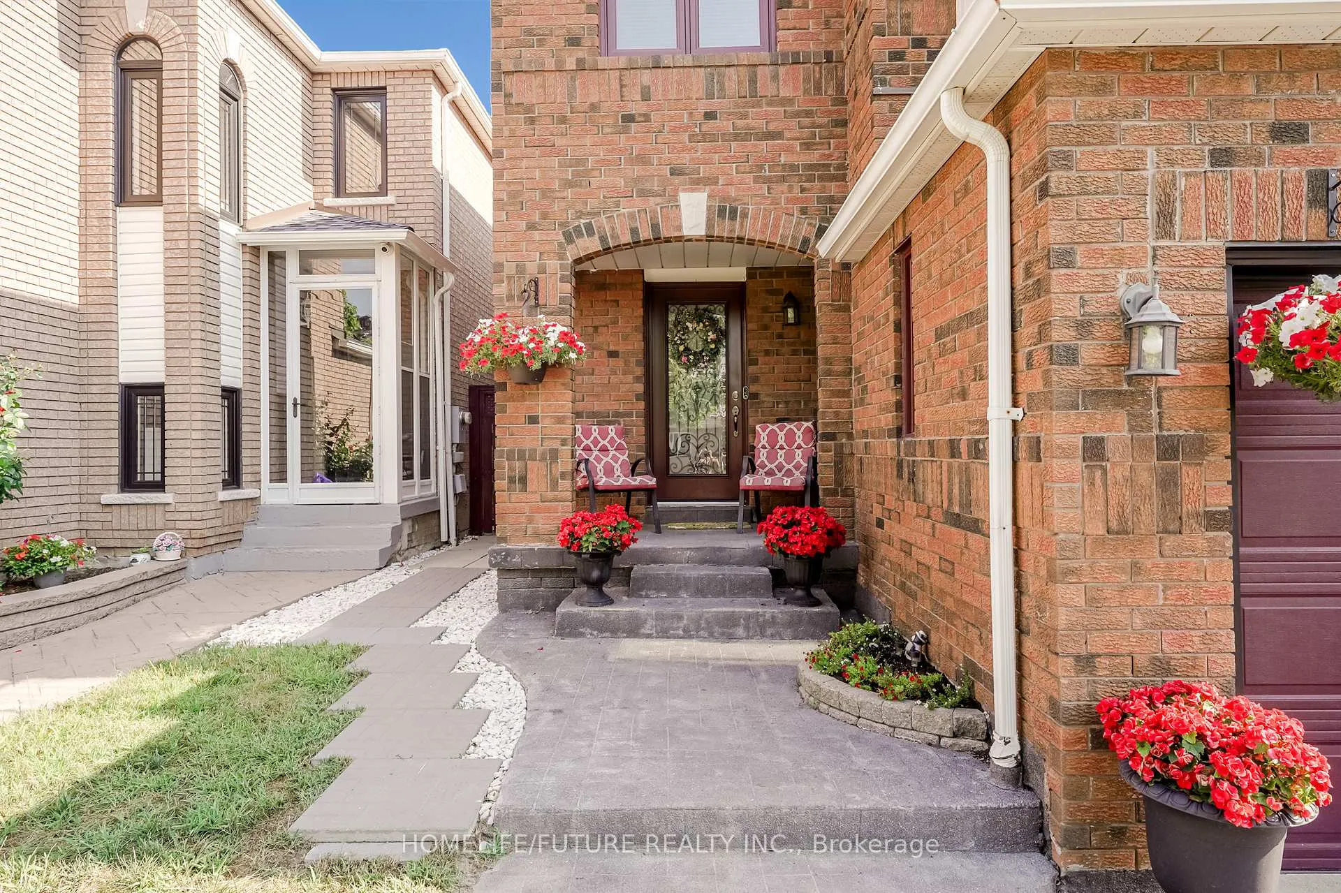 Photo 4 of 37 Tawn Crescent, Ajax, Central — HOMEH