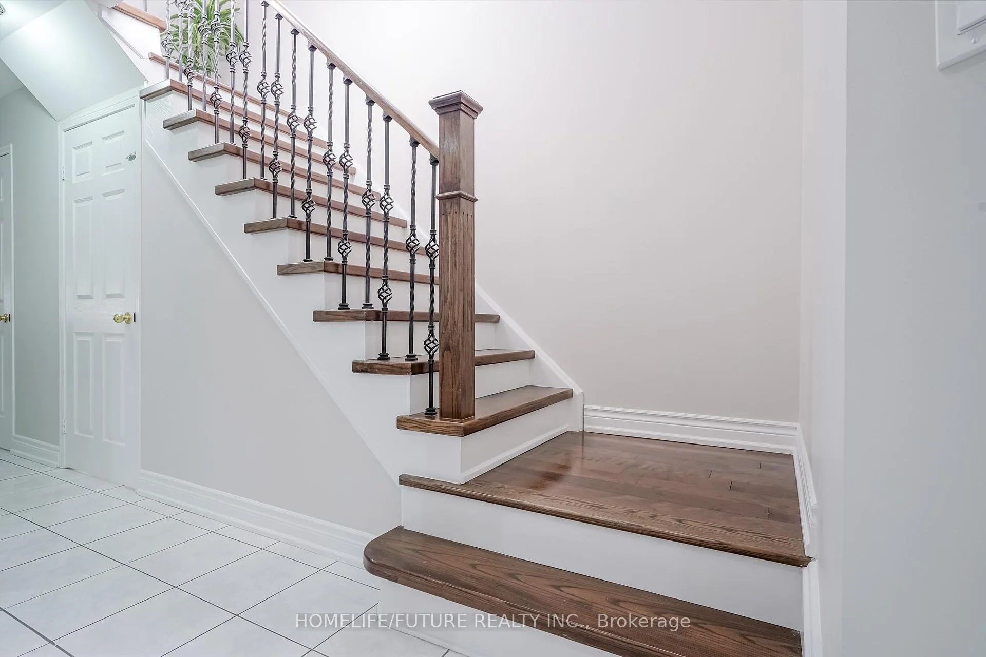 Photo 6 of 37 Tawn Crescent, Ajax, Central — HOMEH