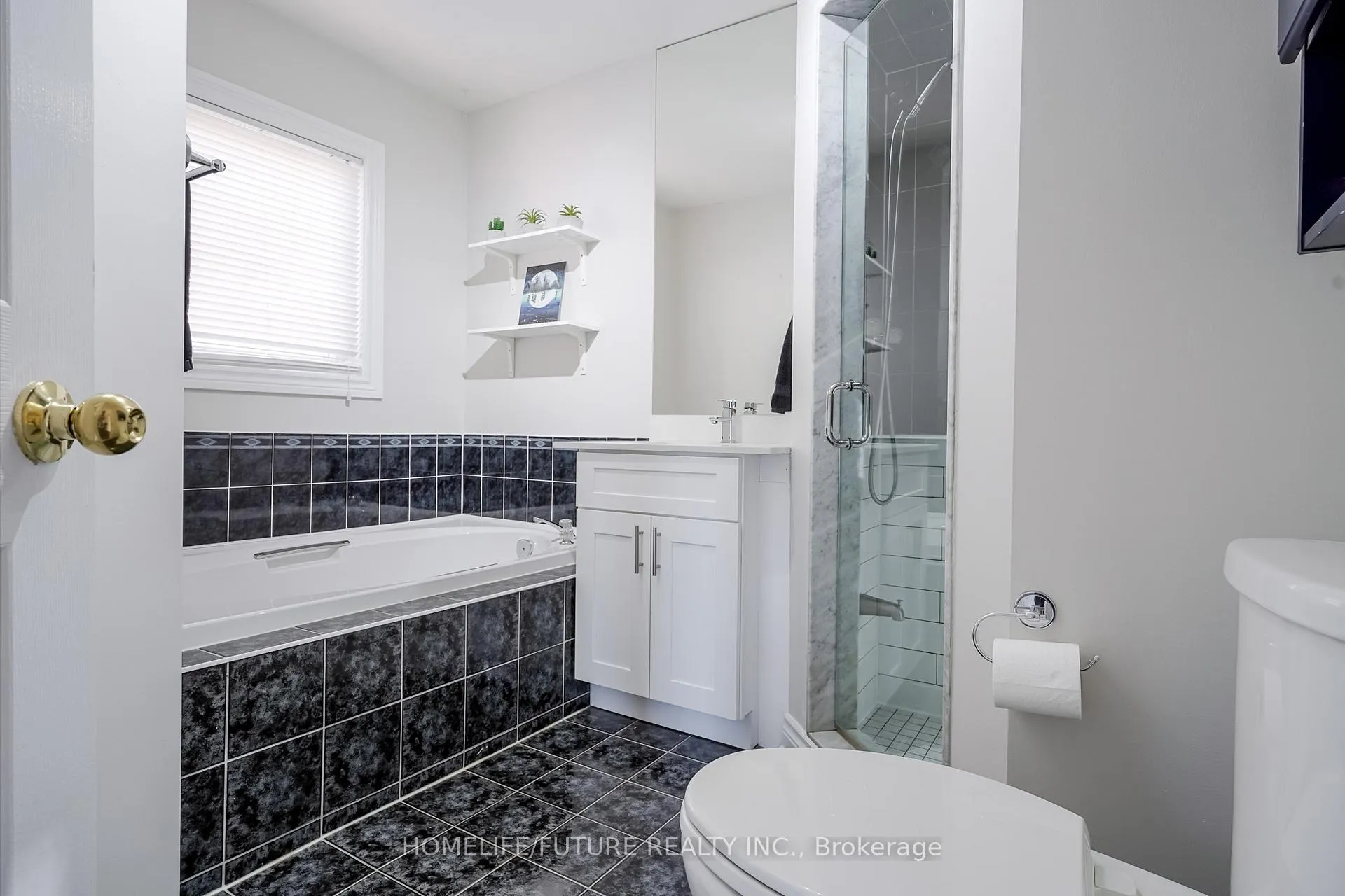 Photo 32 of 37 Tawn Crescent, Ajax, Central — HOMEH