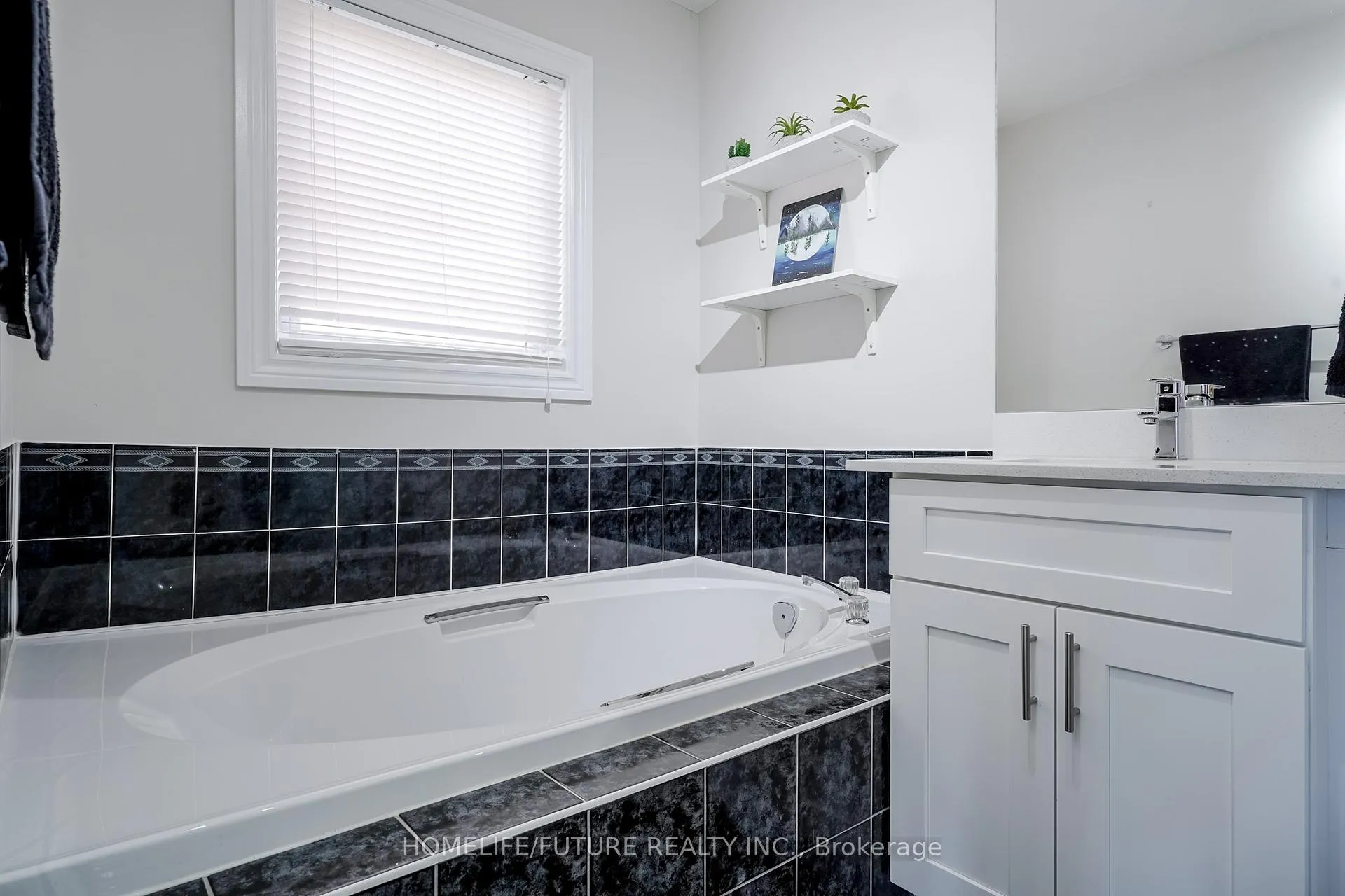 Photo 33 of 37 Tawn Crescent, Ajax, Central — HOMEH