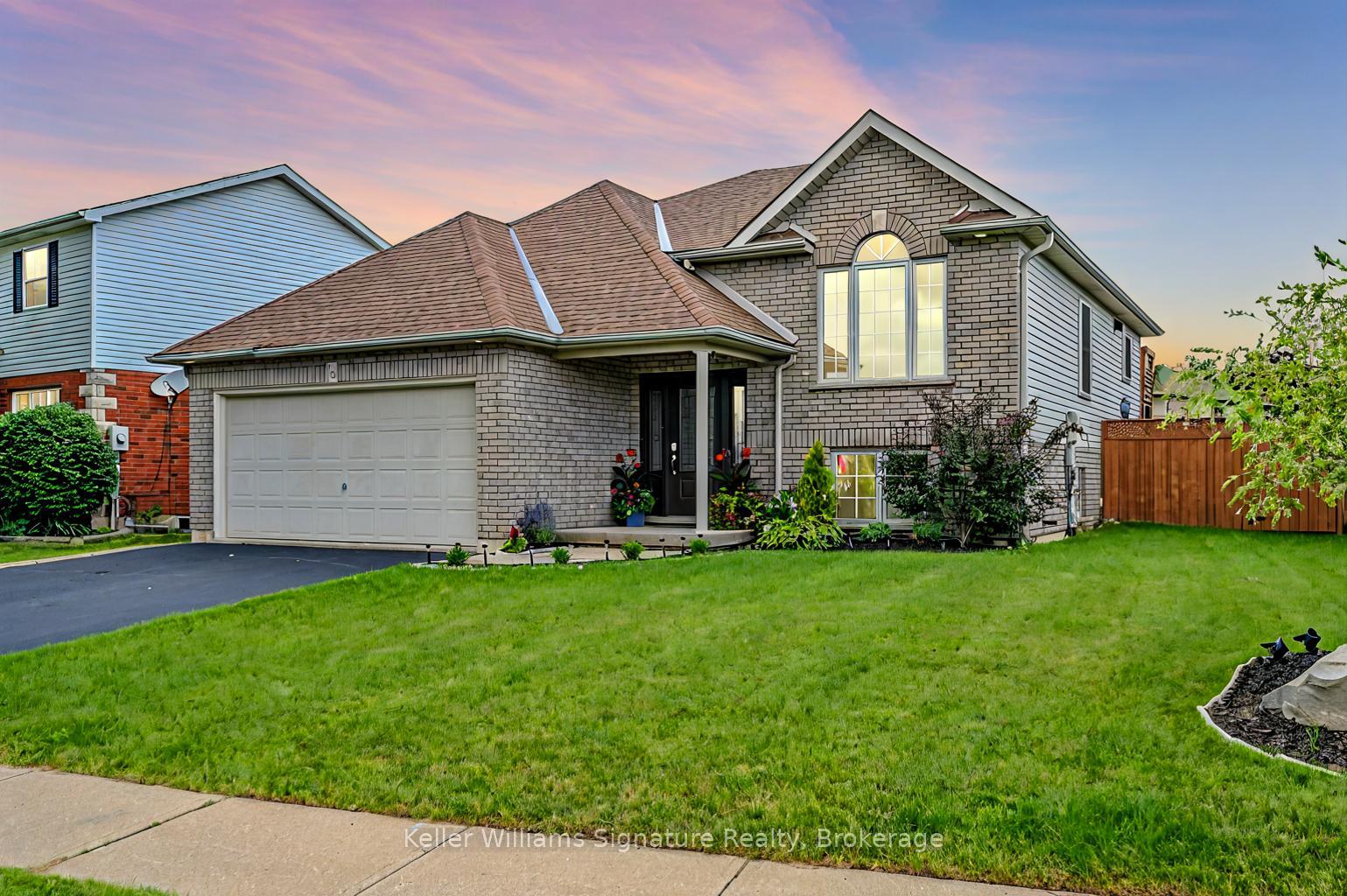 Photo 1 of 59 Whitlaw Way, Brant, Paris — HOMEH