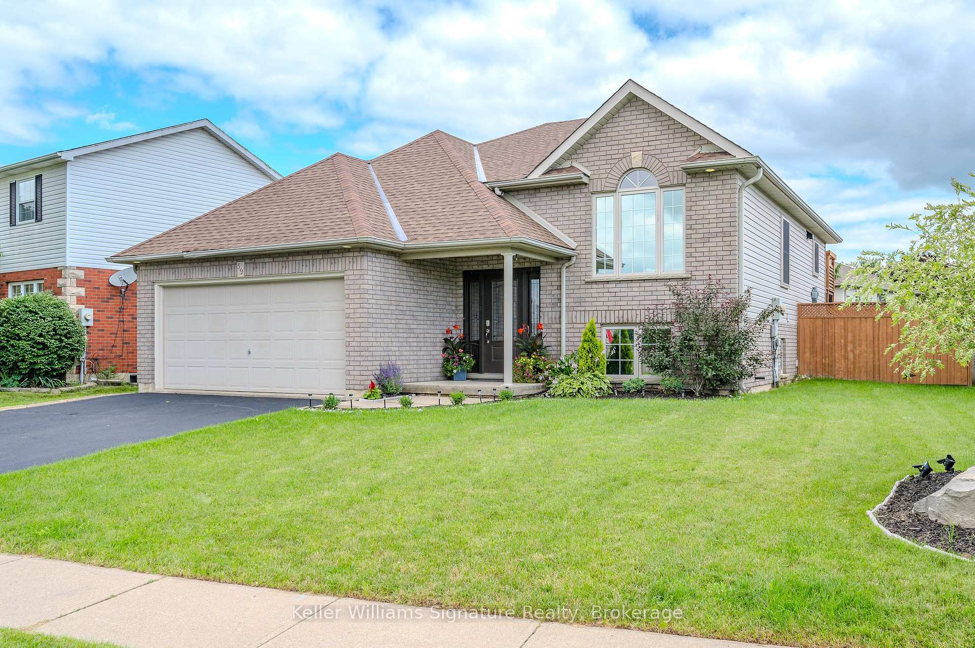 Photo 2 of 59 Whitlaw Way, Brant, Paris — HOMEH