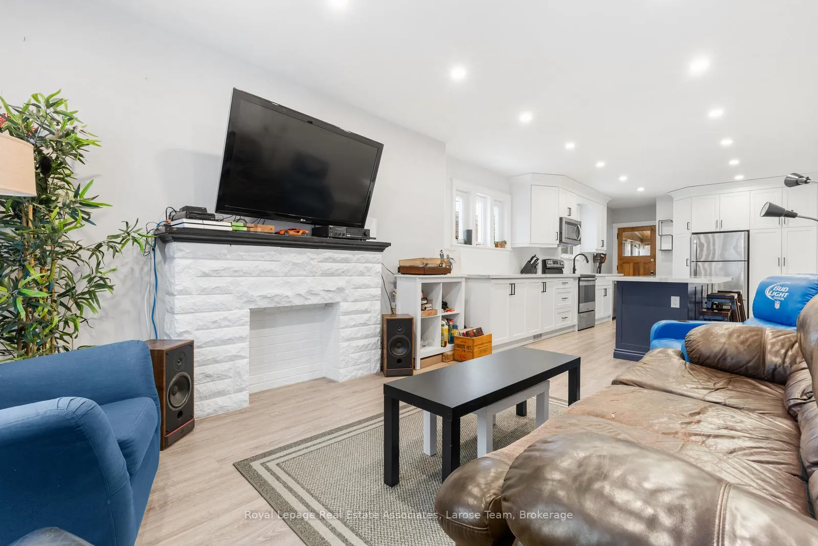 Photo 3 of 103 Haddon Avenue S, Hamilton, Ainslie Wood — HOMEH