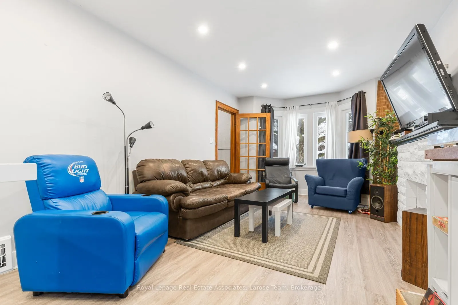 Photo 4 of 103 Haddon Avenue S, Hamilton, Ainslie Wood — HOMEH