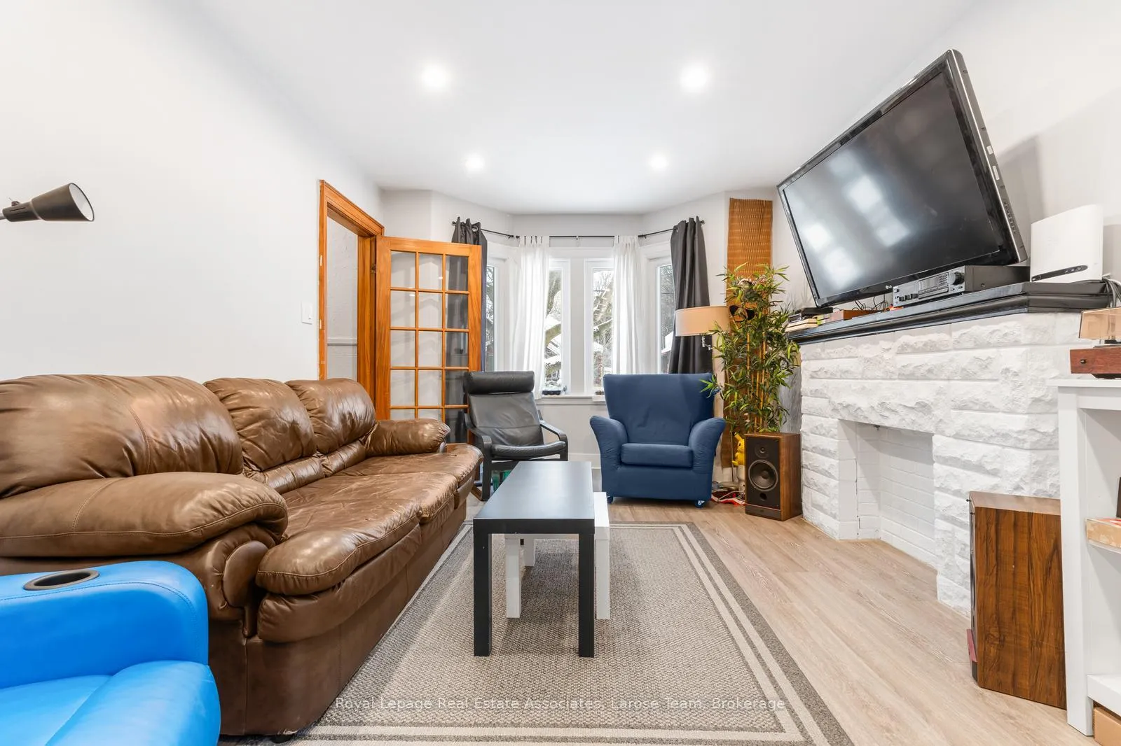Photo 5 of 103 Haddon Avenue S, Hamilton, Ainslie Wood — HOMEH