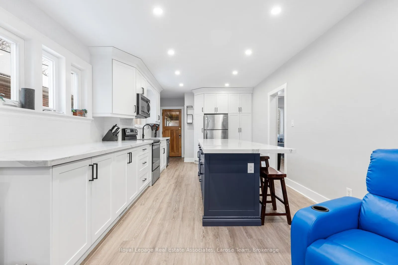 Photo 6 of 103 Haddon Avenue S, Hamilton, Ainslie Wood — HOMEH