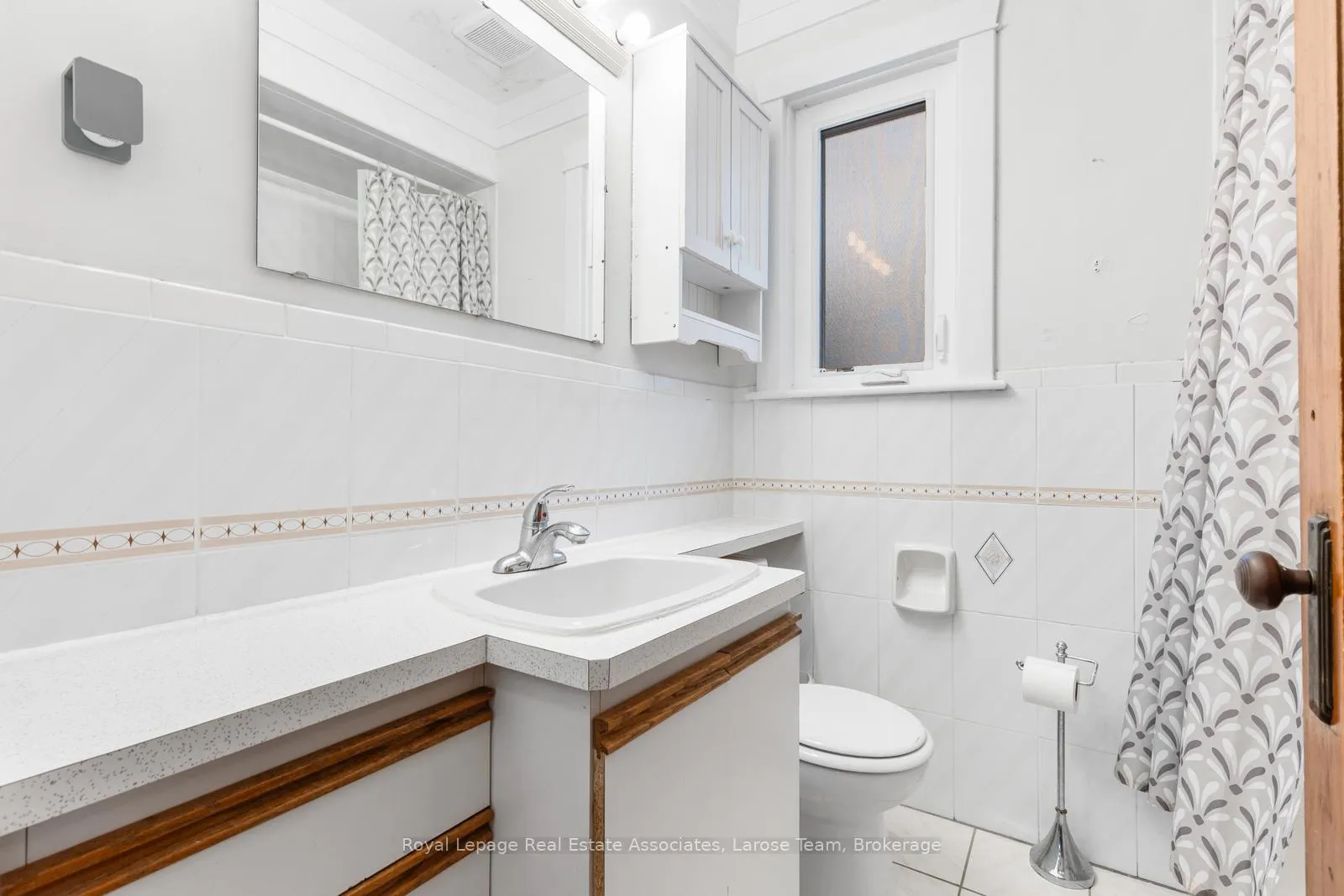 Photo 14 of 103 Haddon Avenue S, Hamilton, Ainslie Wood — HOMEH