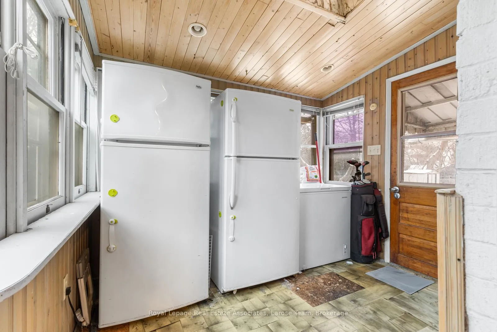 Photo 16 of 103 Haddon Avenue S, Hamilton, Ainslie Wood — HOMEH