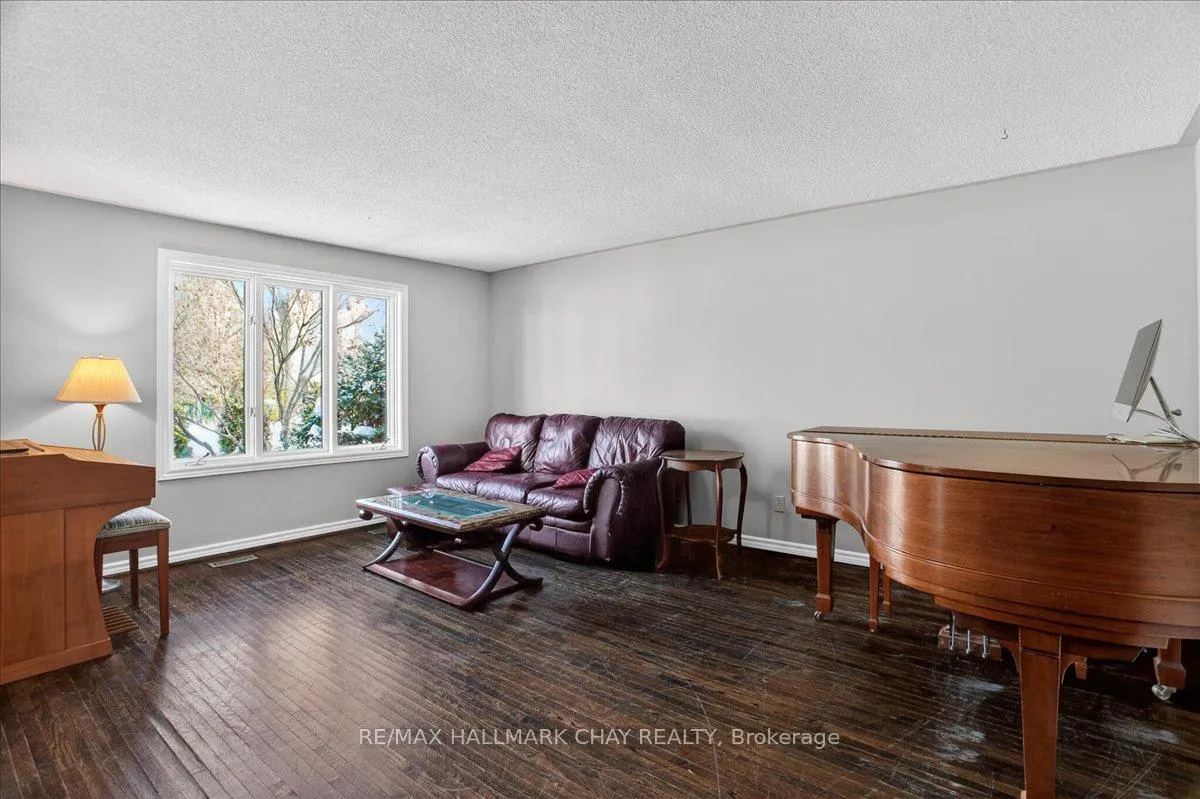 Photo 5 of 8 Chestnut Court, Barrie, Cundles East — HOMEH
