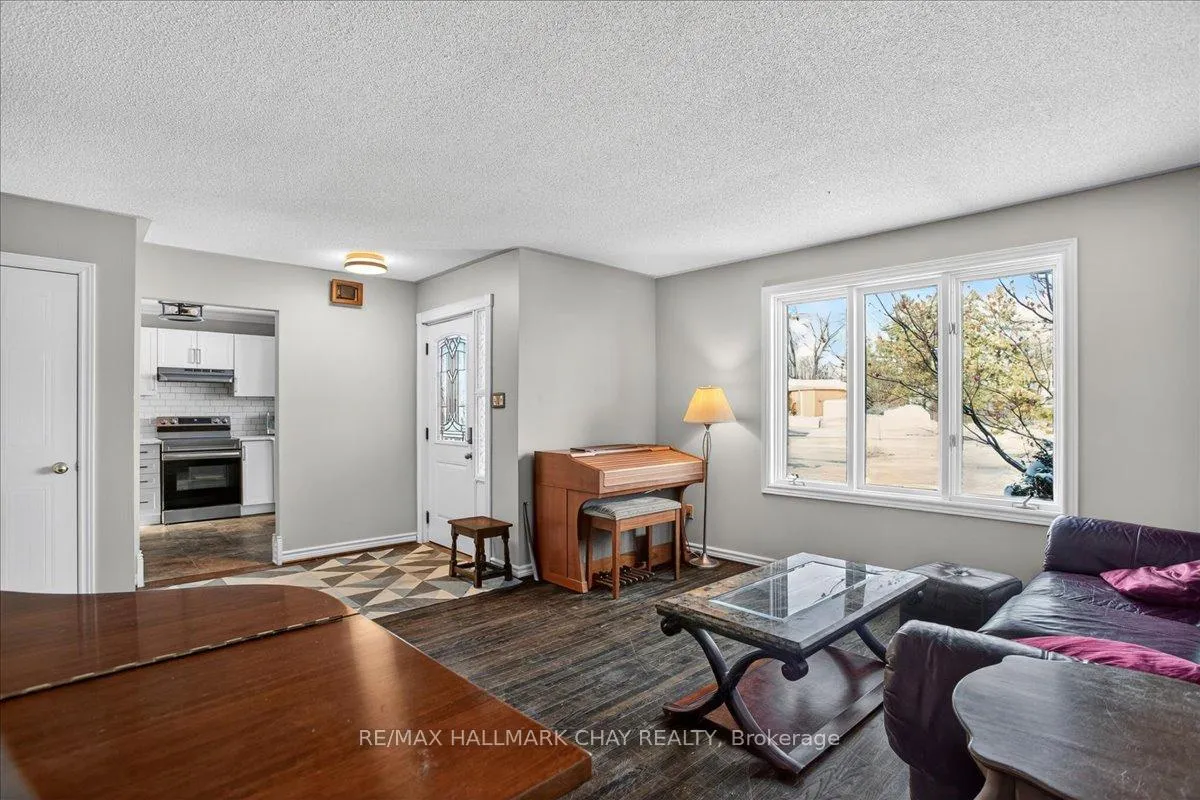 Photo 6 of 8 Chestnut Court, Barrie, Cundles East — HOMEH