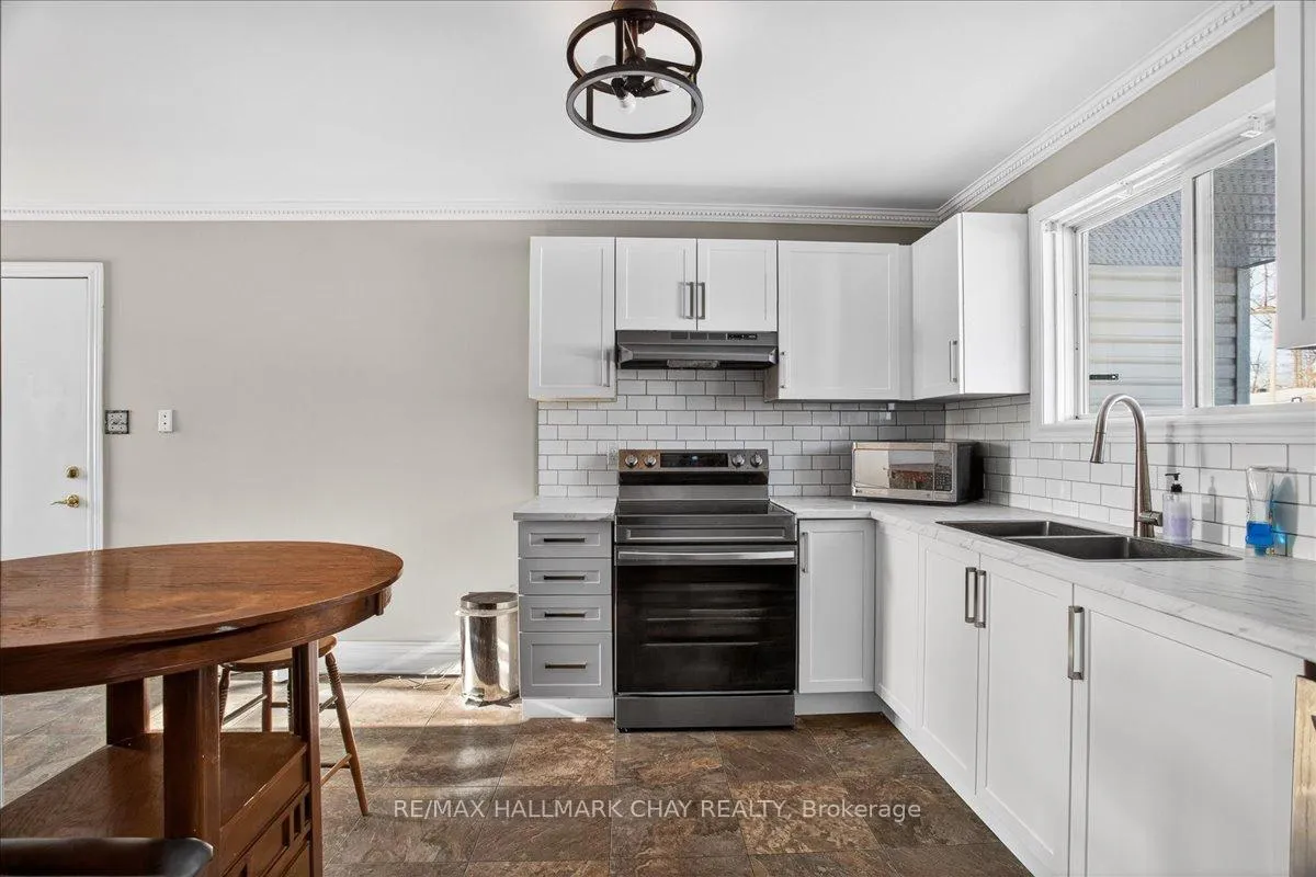 Photo 7 of 8 Chestnut Court, Barrie, Cundles East — HOMEH