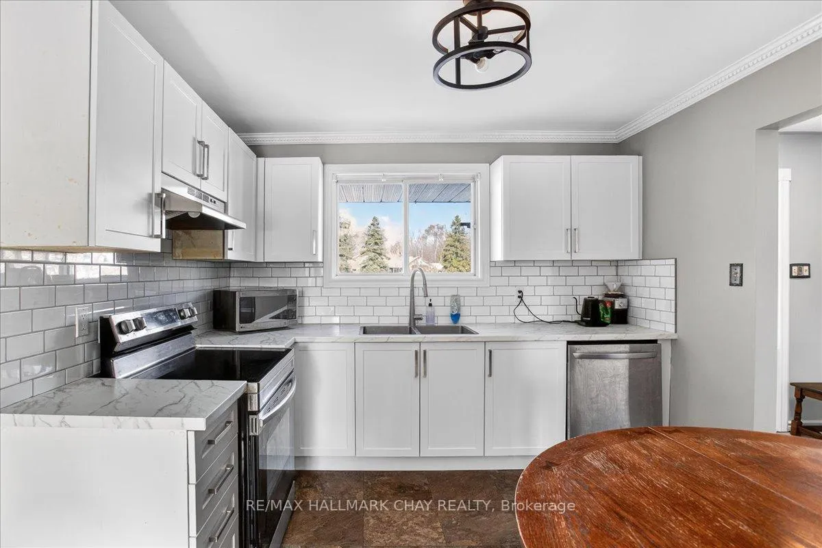 Photo 8 of 8 Chestnut Court, Barrie, Cundles East — HOMEH